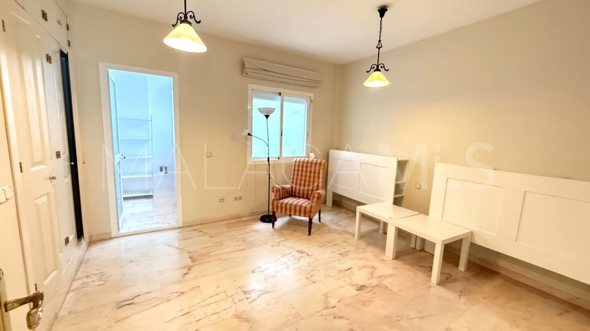 For sale apartment in Estepona Old Town with 3 bedrooms