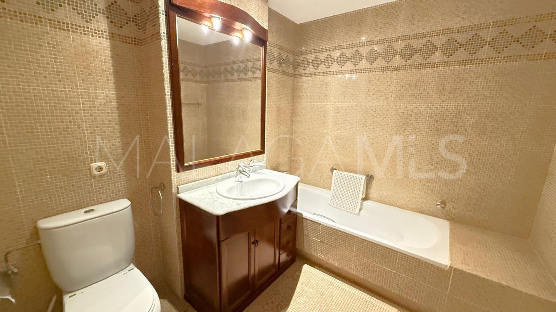For sale apartment in Estepona Old Town with 3 bedrooms