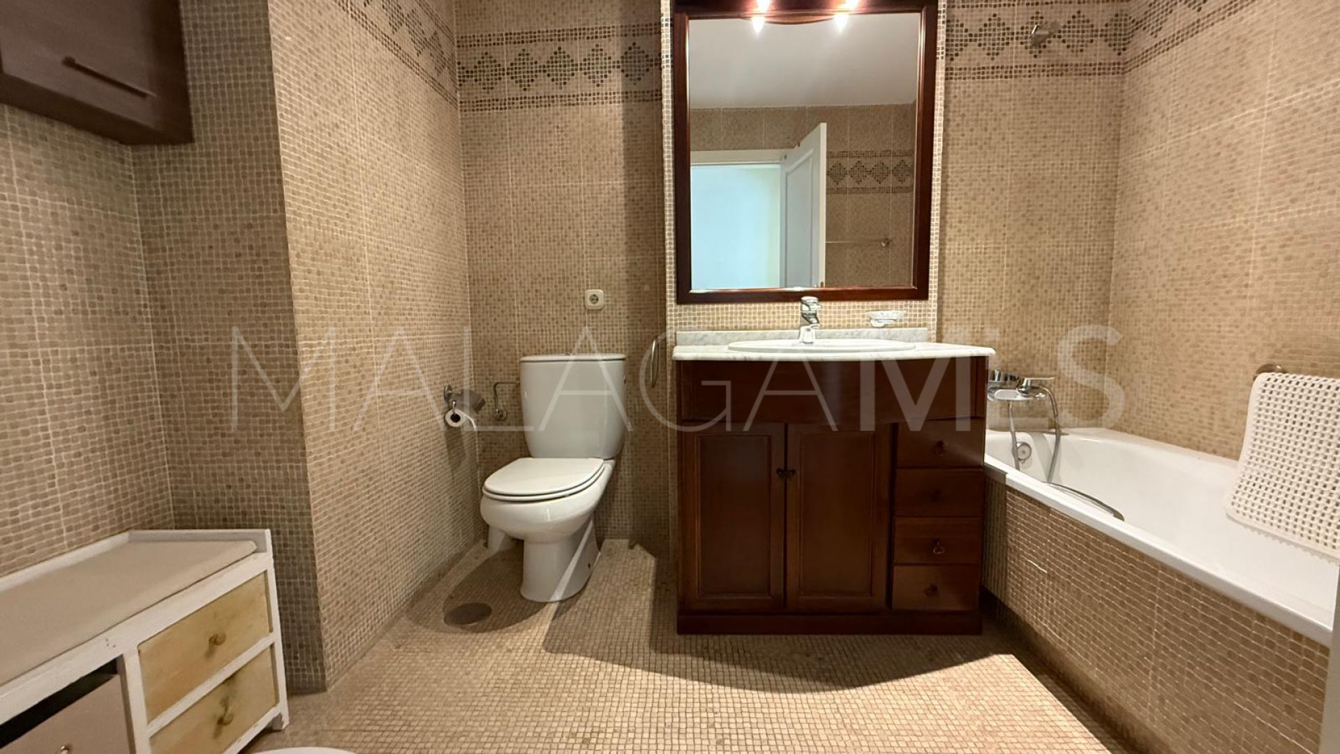 For sale apartment in Estepona Old Town with 3 bedrooms