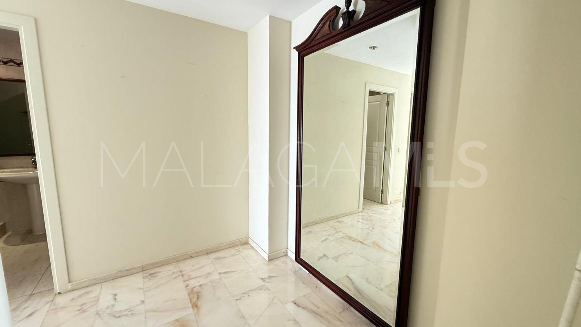 For sale apartment in Estepona Old Town with 3 bedrooms