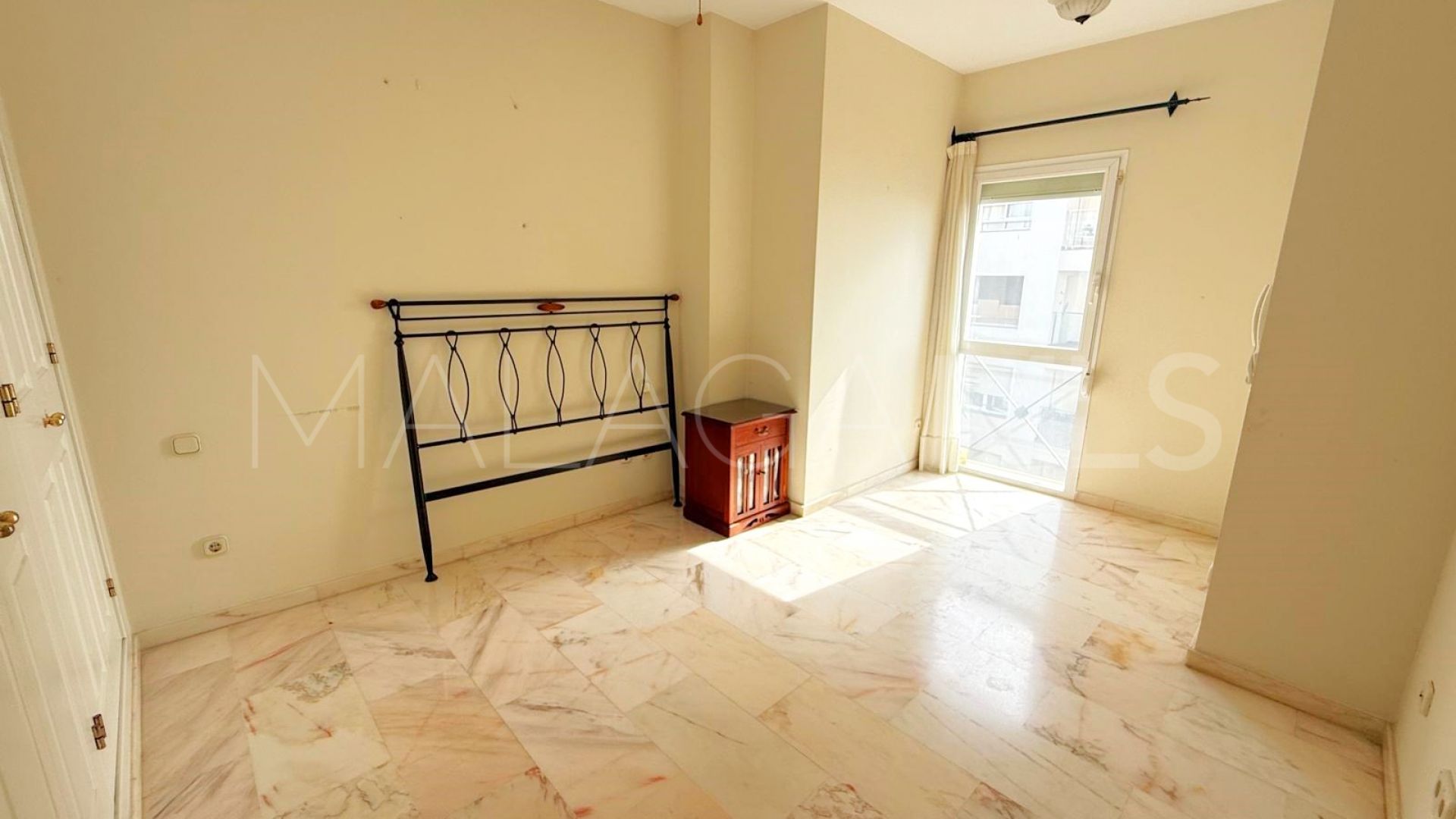 For sale apartment in Estepona Old Town with 3 bedrooms