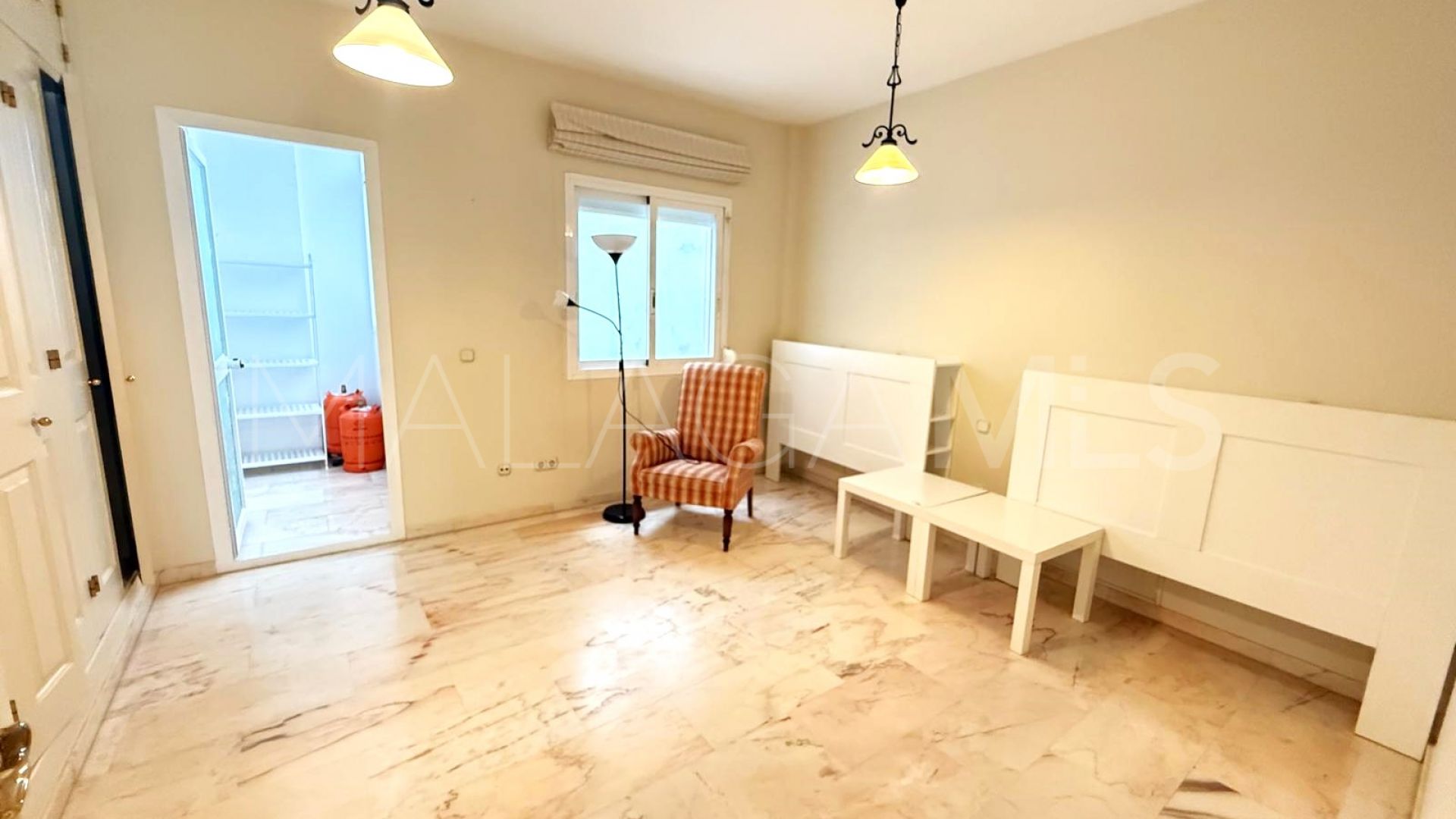 For sale apartment in Estepona Old Town with 3 bedrooms