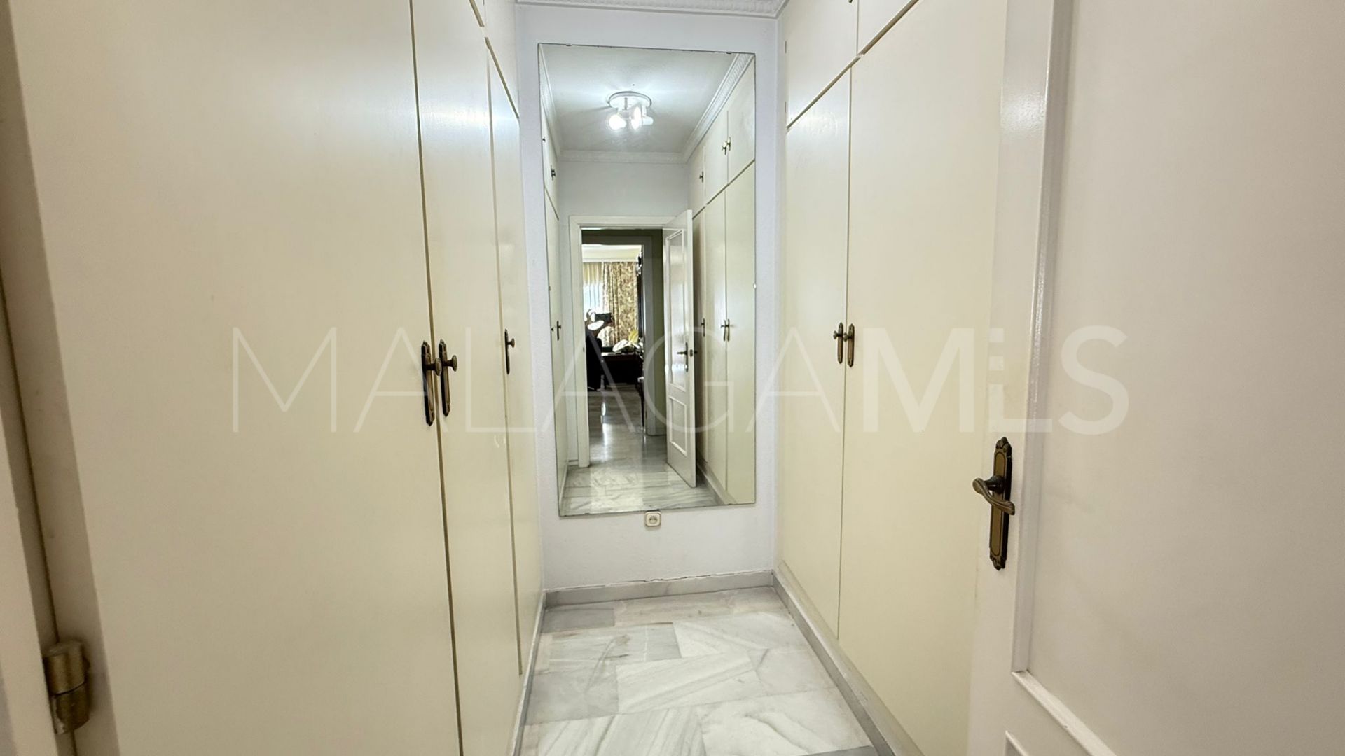 For sale apartment in Estepona Centre with 3 bedrooms