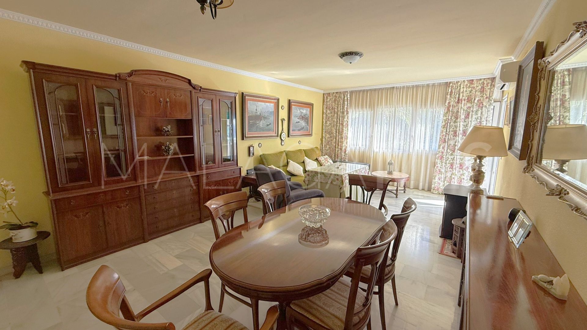For sale apartment in Estepona Centre with 3 bedrooms