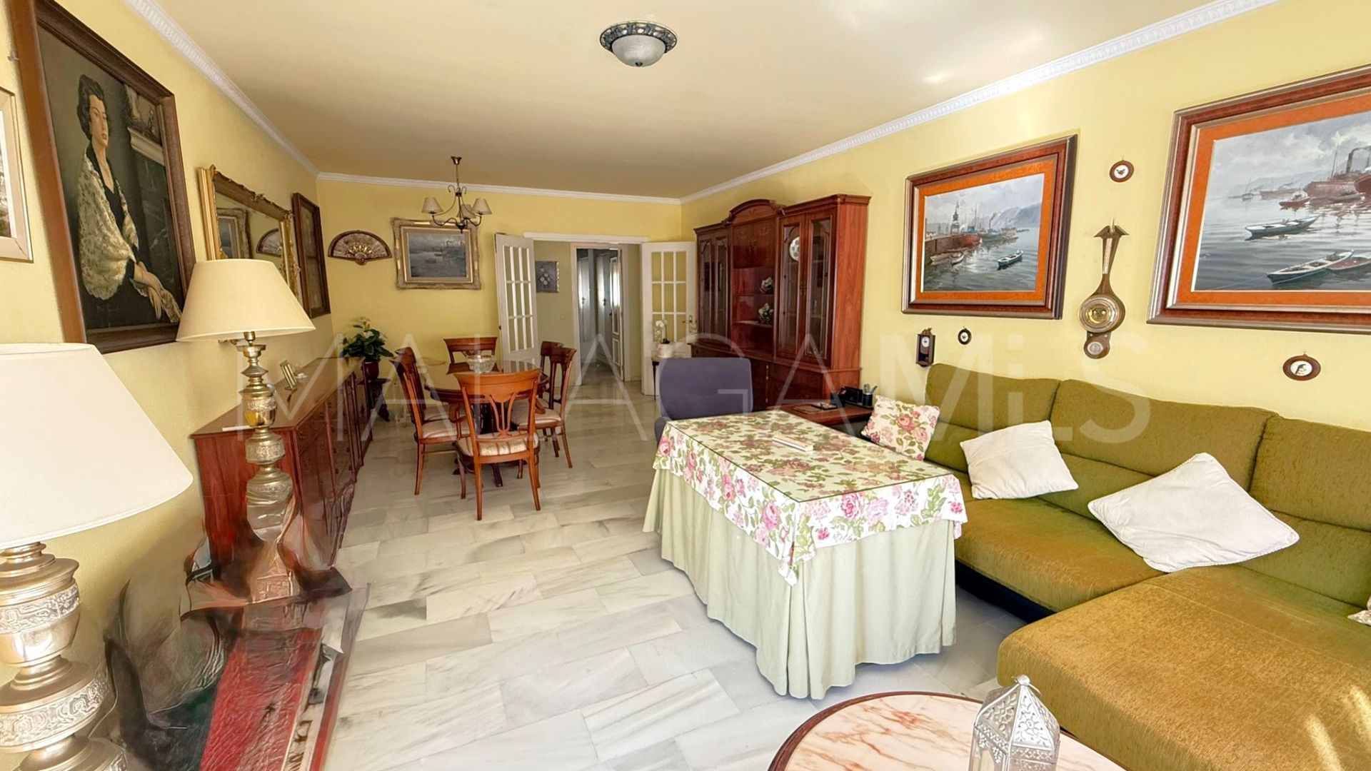 For sale apartment in Estepona Centre with 3 bedrooms