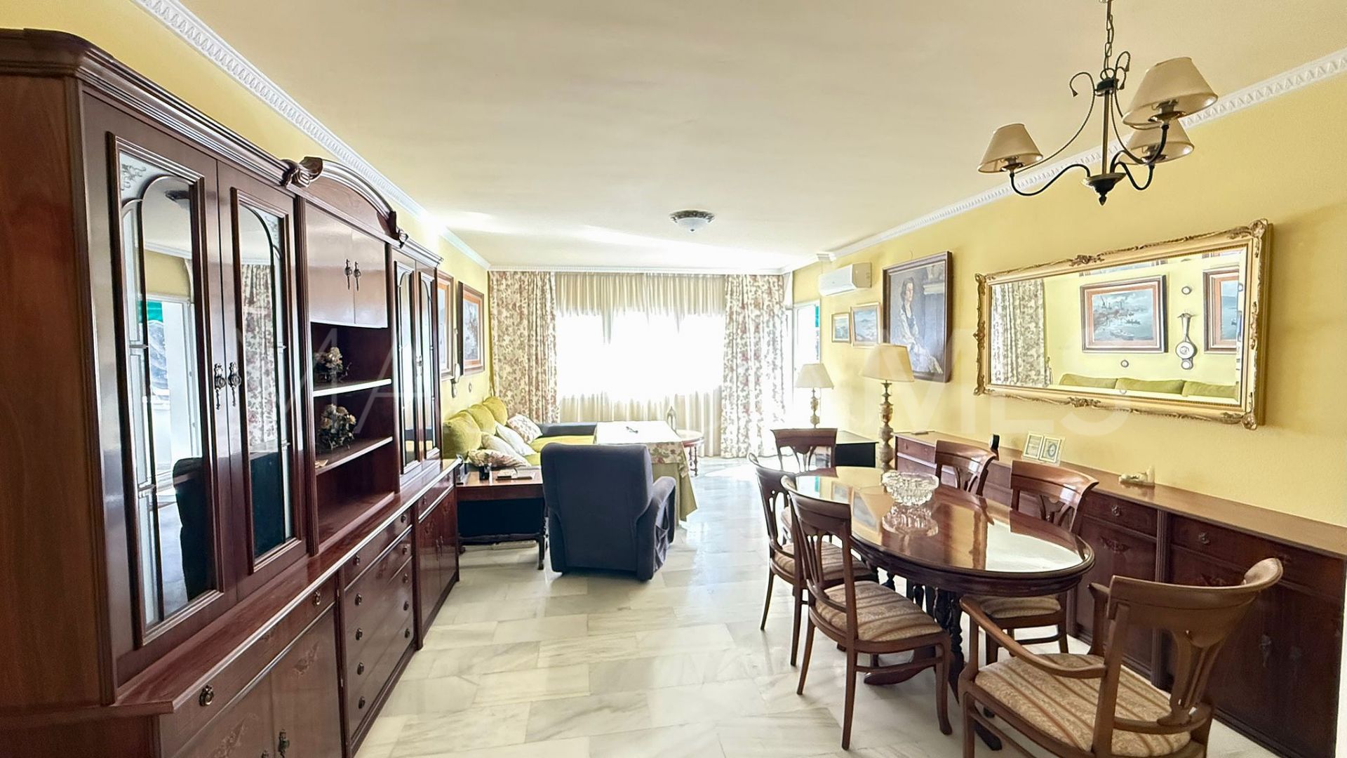 For sale apartment in Estepona Centre with 3 bedrooms