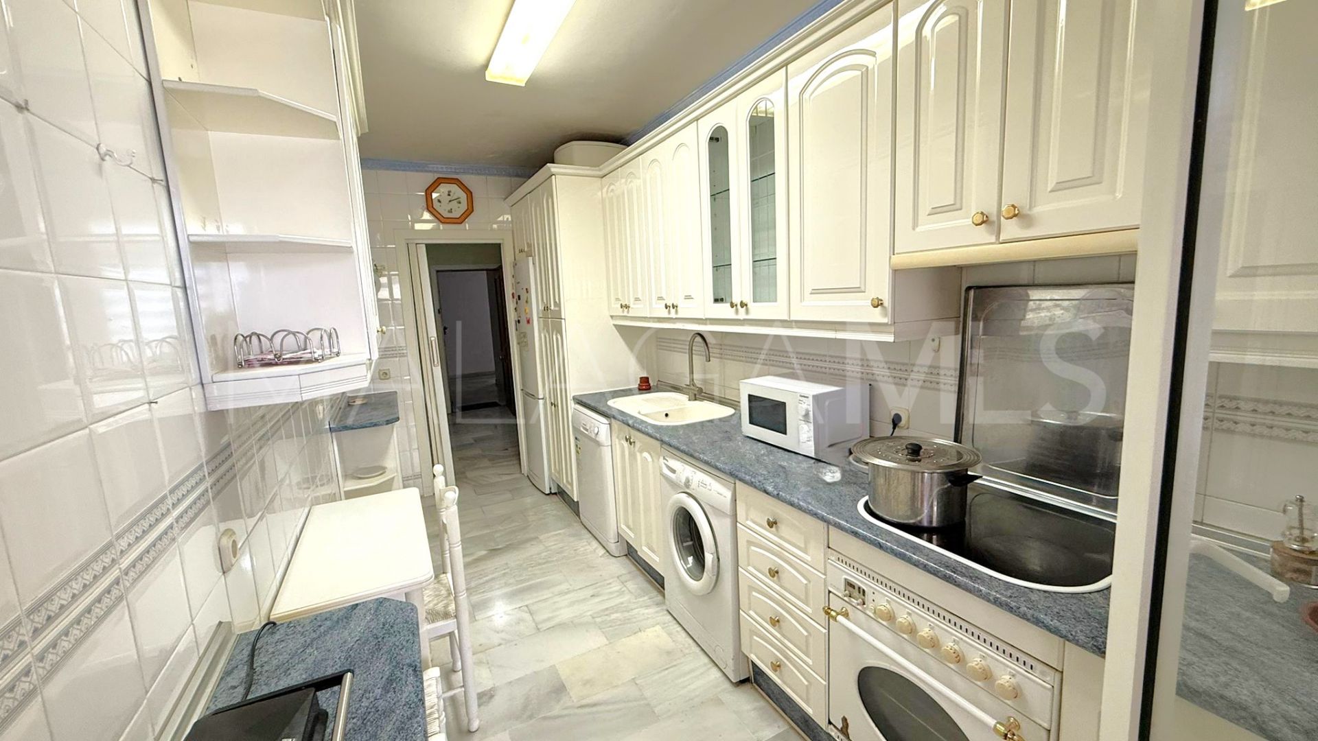 For sale apartment in Estepona Centre with 3 bedrooms