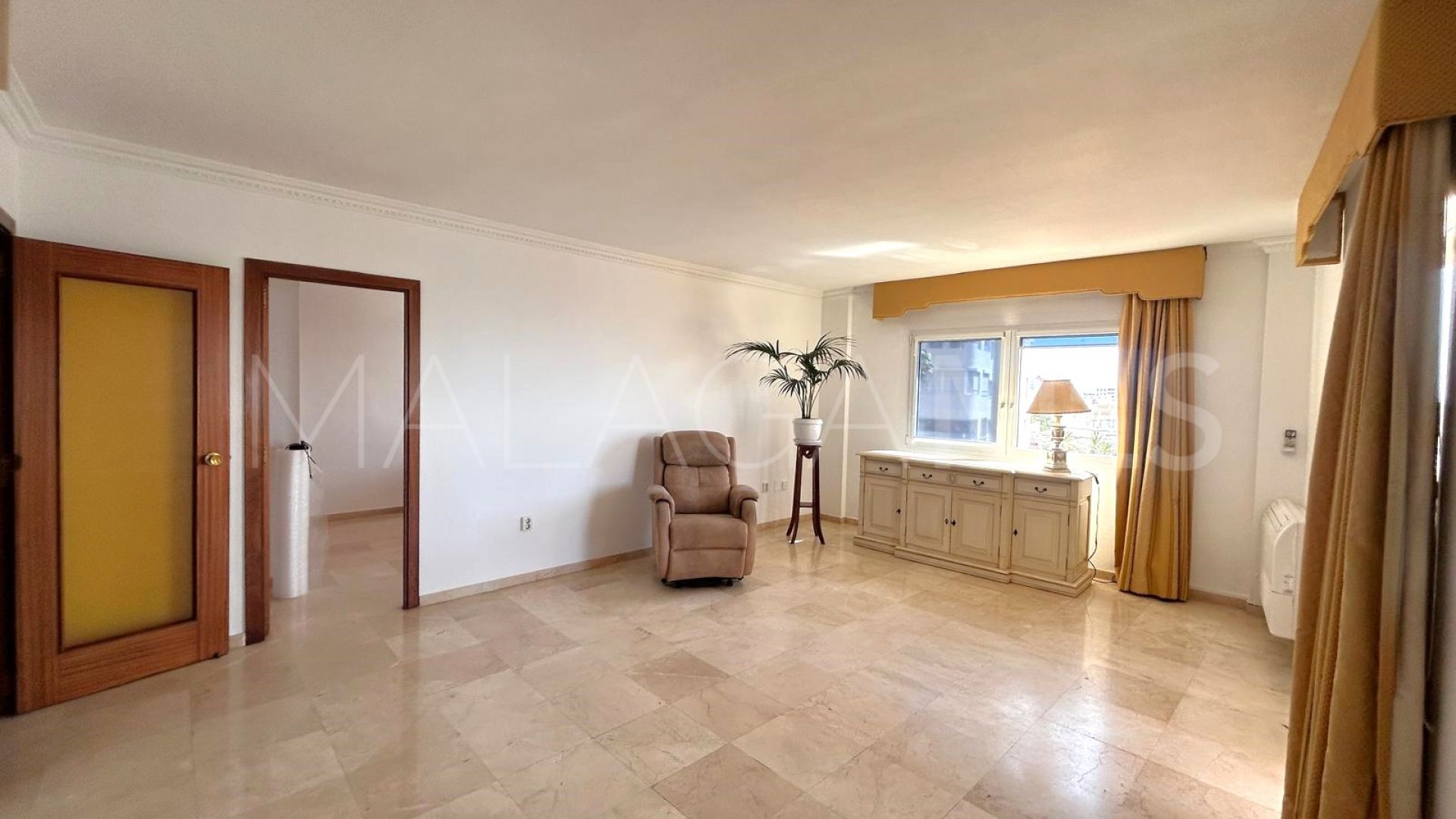 Apartamento with 2 bedrooms for sale in Estepona Puerto