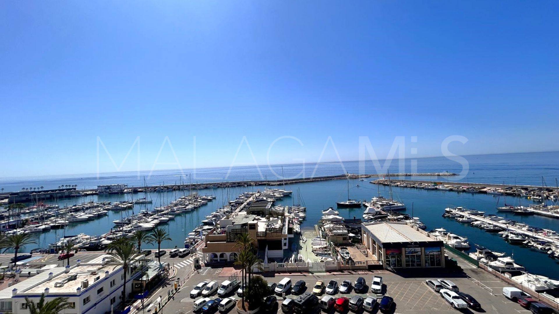Apartamento with 2 bedrooms for sale in Estepona Puerto