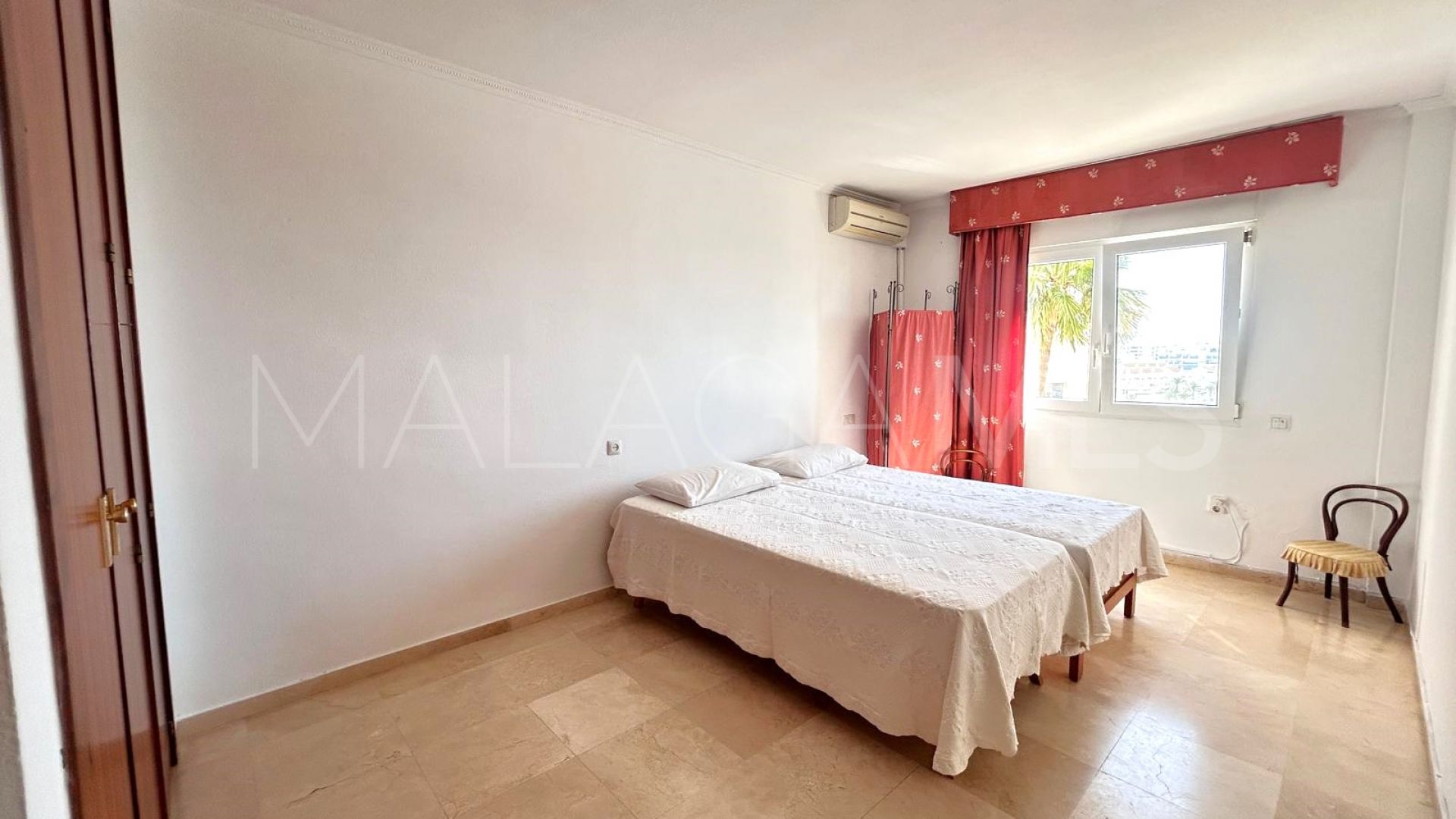 Apartamento with 2 bedrooms for sale in Estepona Puerto