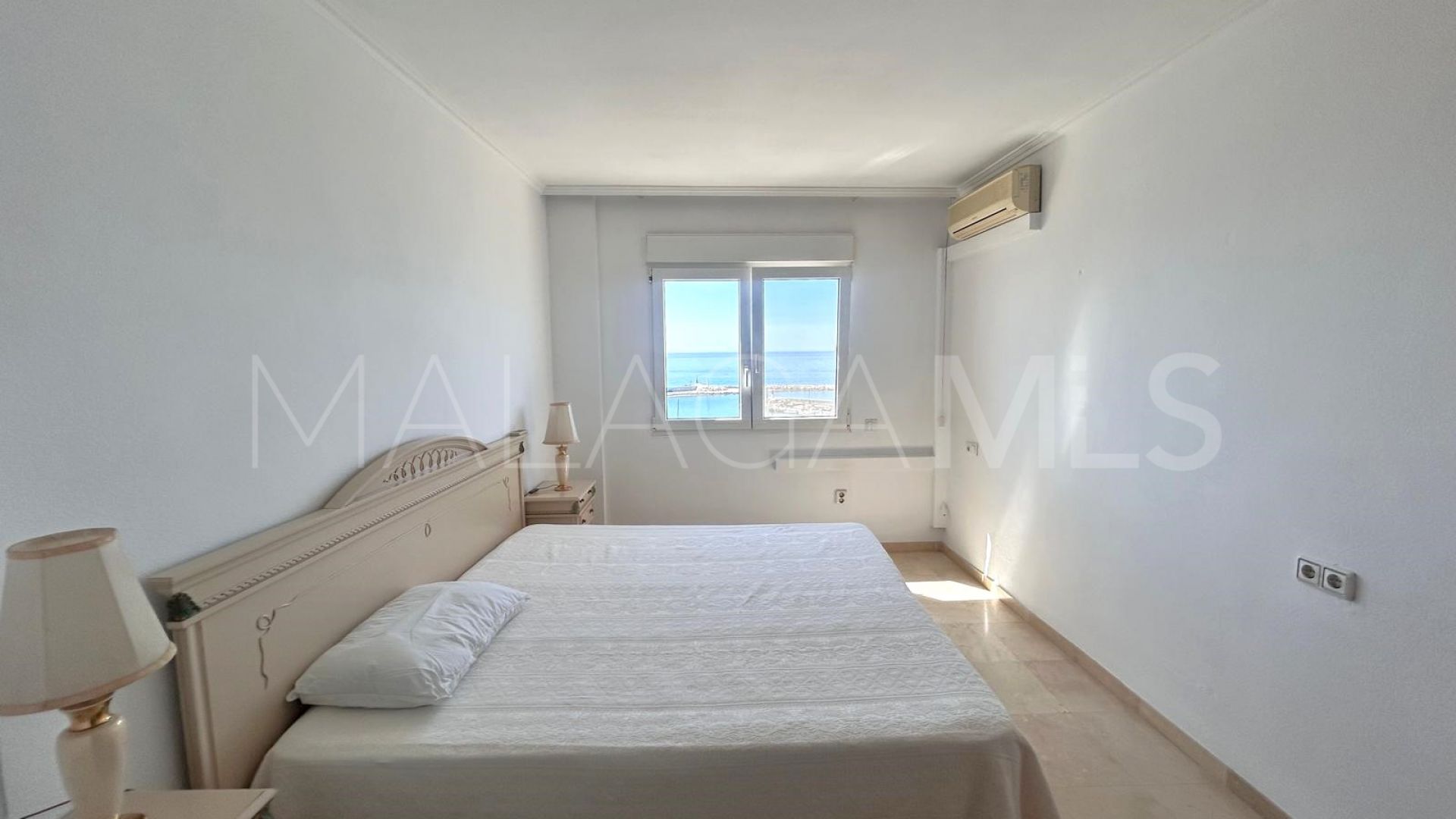 Apartamento with 2 bedrooms for sale in Estepona Puerto