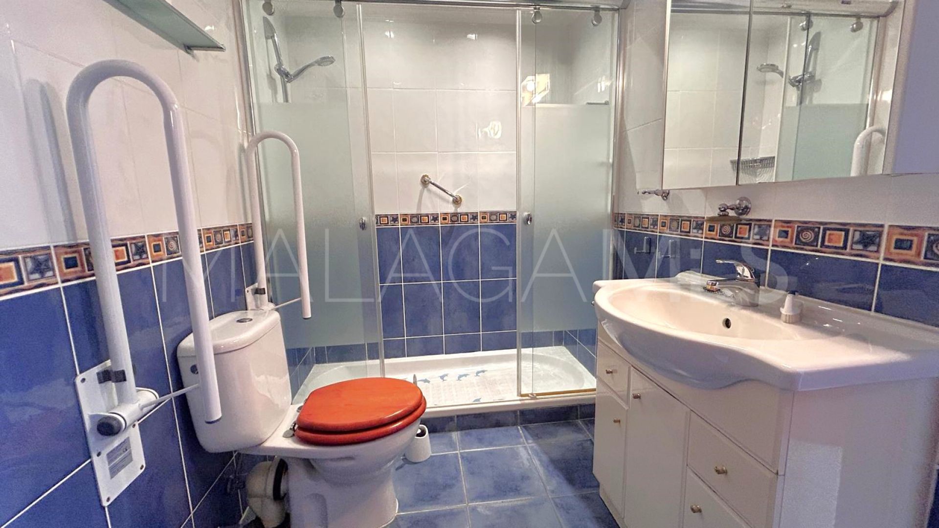Apartamento with 2 bedrooms for sale in Estepona Puerto