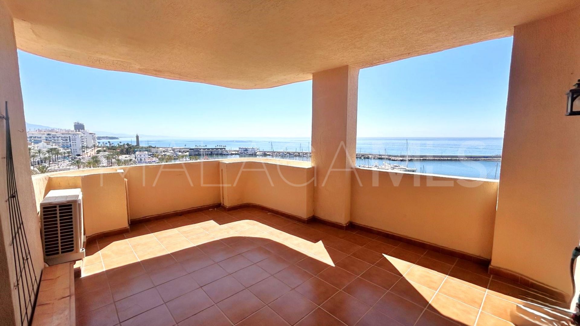 Apartamento with 2 bedrooms for sale in Estepona Puerto