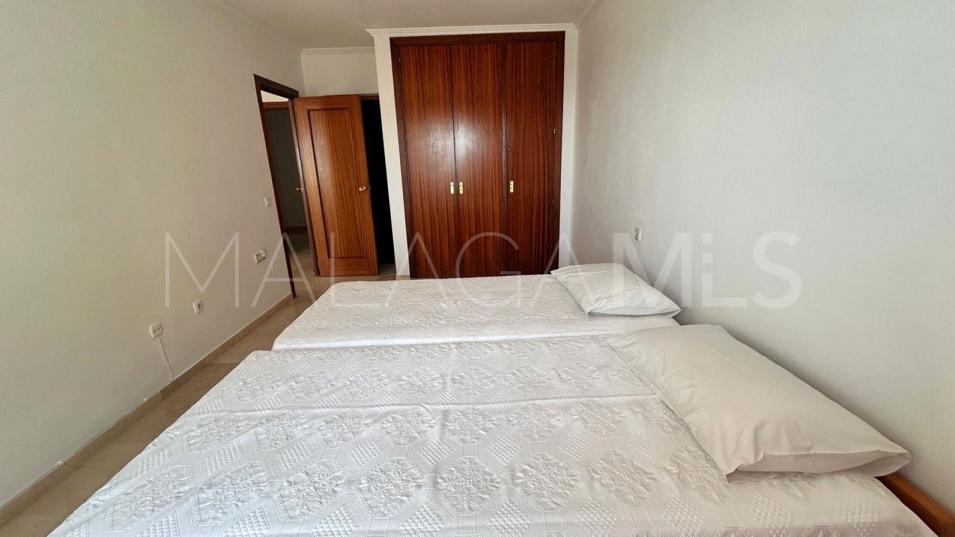 Apartamento with 2 bedrooms for sale in Estepona Puerto