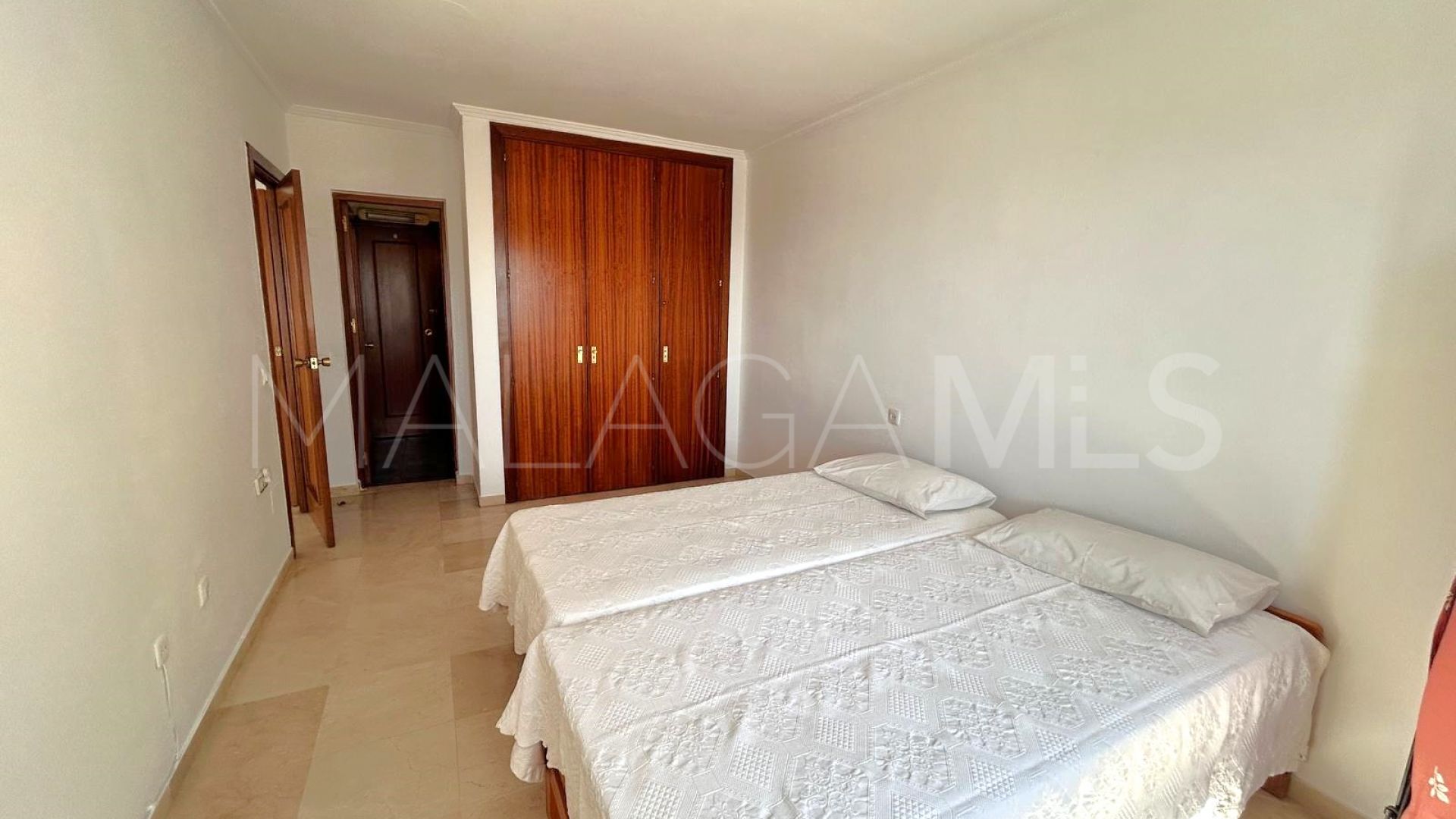 Apartamento with 2 bedrooms for sale in Estepona Puerto