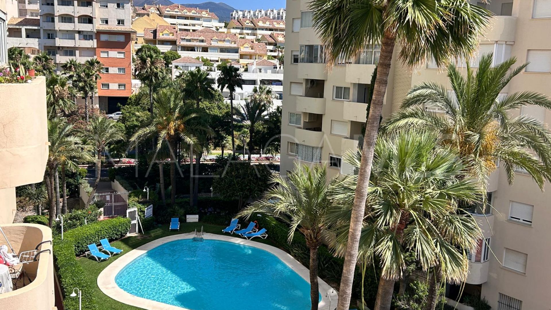 Apartamento with 2 bedrooms for sale in Estepona Puerto