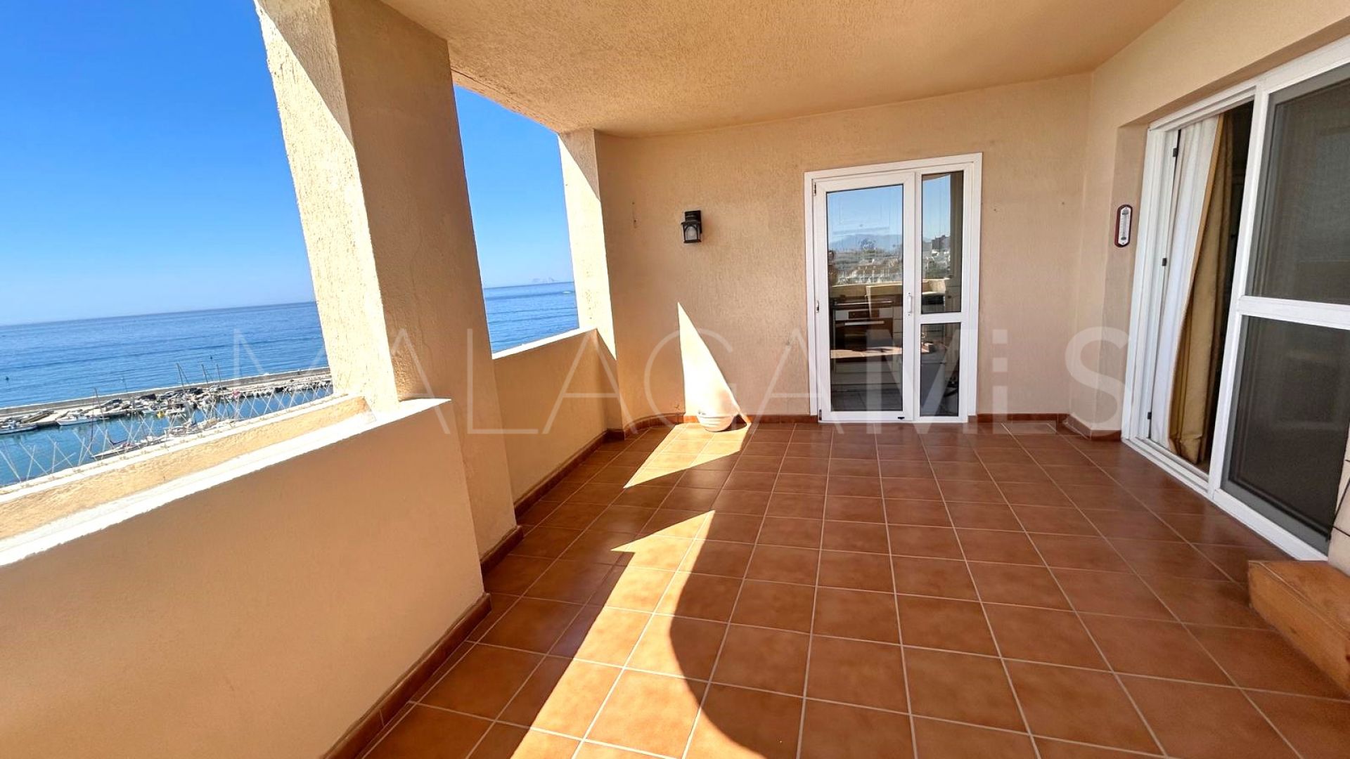 Apartamento with 2 bedrooms for sale in Estepona Puerto