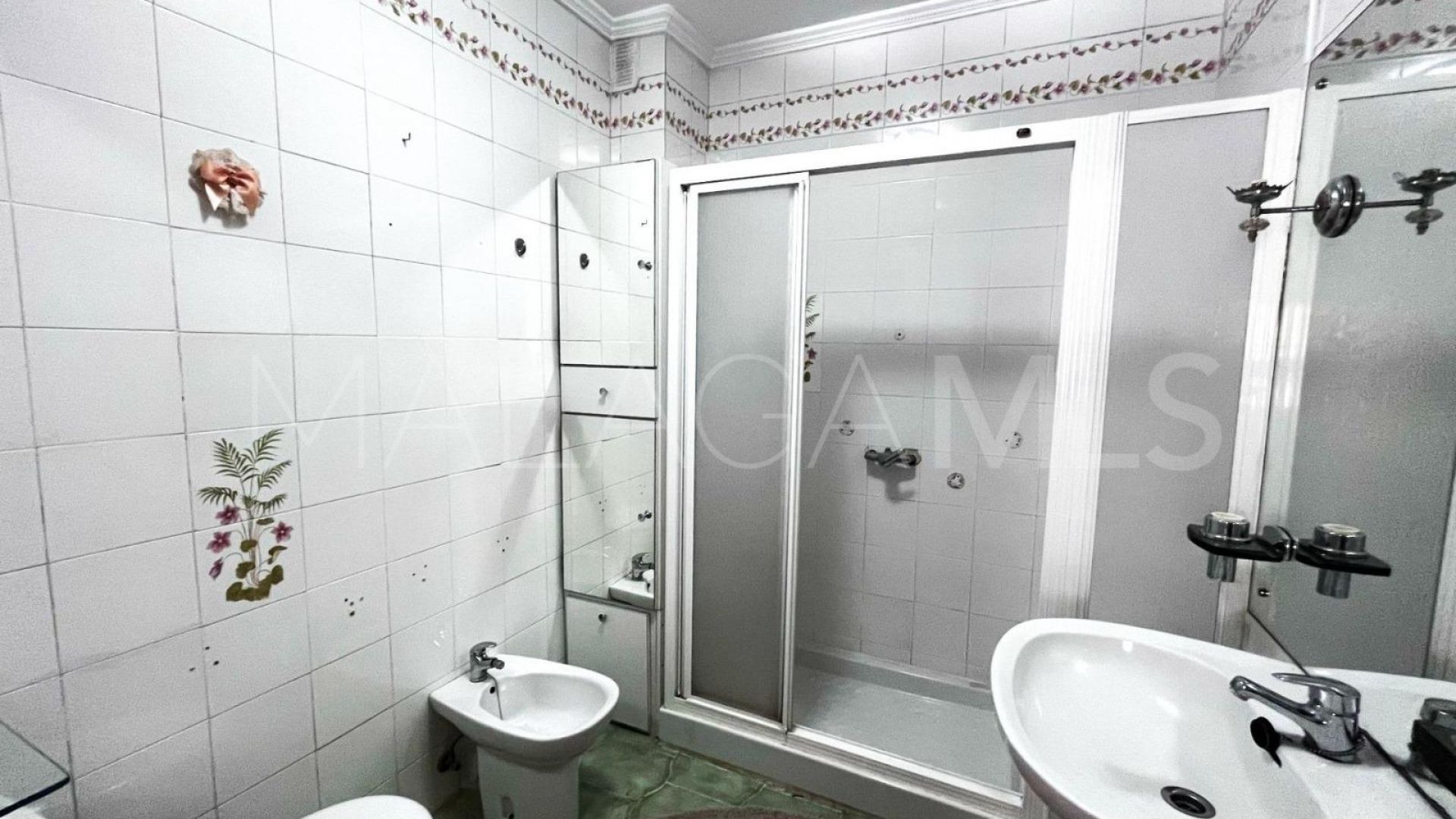 Buy apartment in Estepona Town
