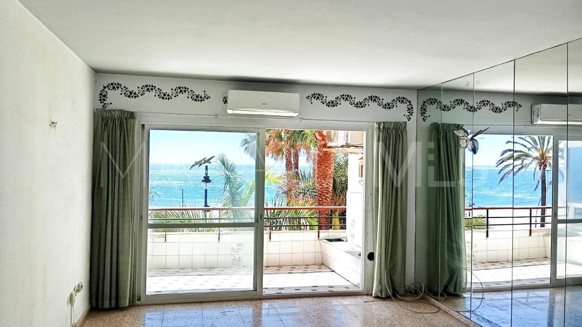 Buy apartment in Estepona Town