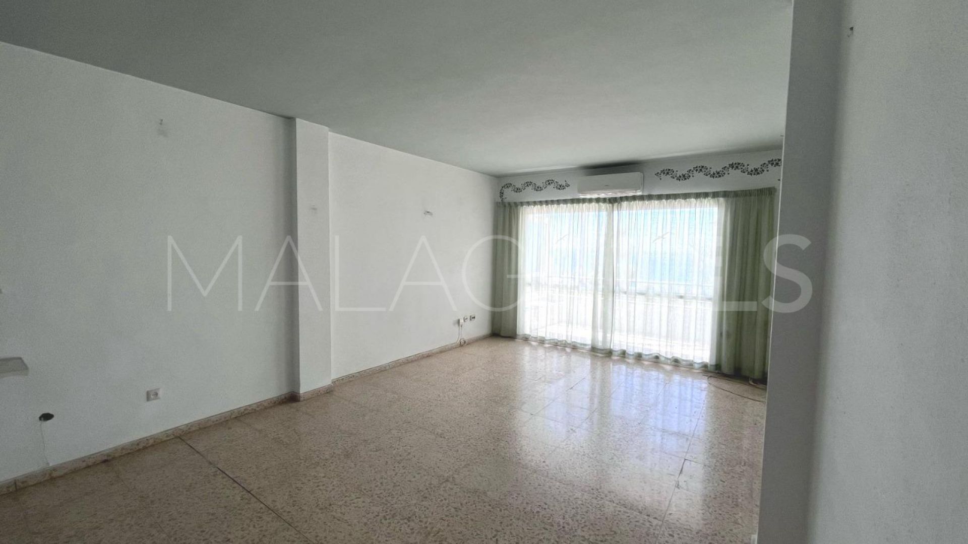 Buy apartment in Estepona Town