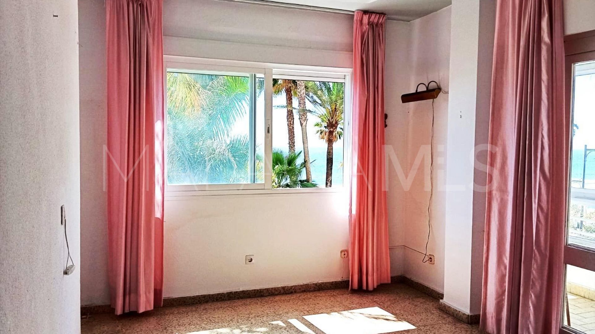 Buy apartment in Estepona Town
