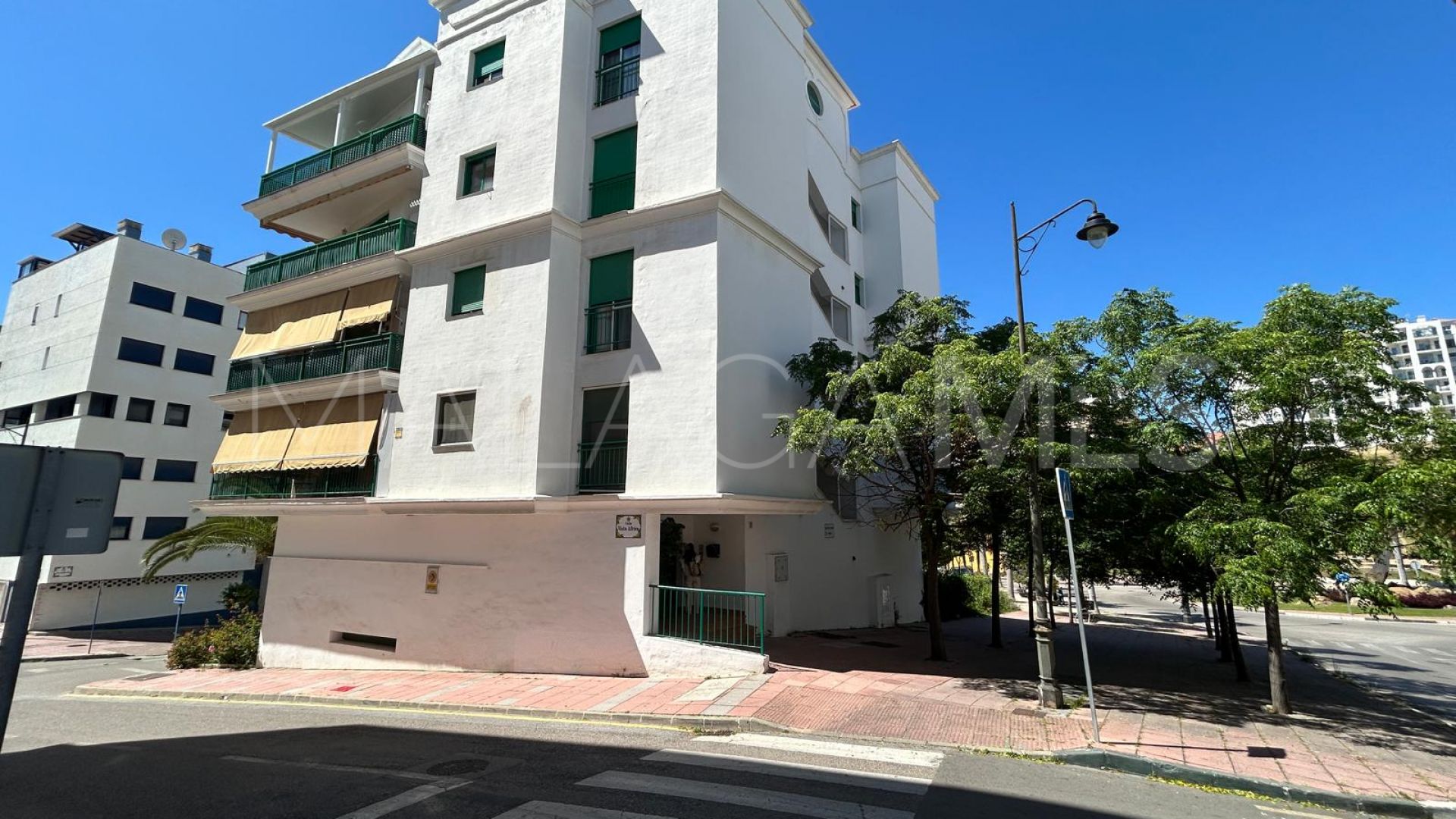 2 bedrooms apartment in Estepona Puerto for sale