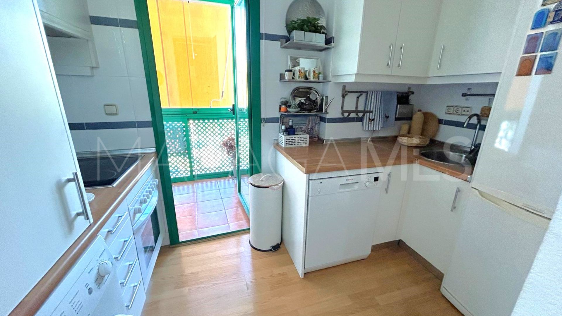 2 bedrooms apartment in Estepona Puerto for sale