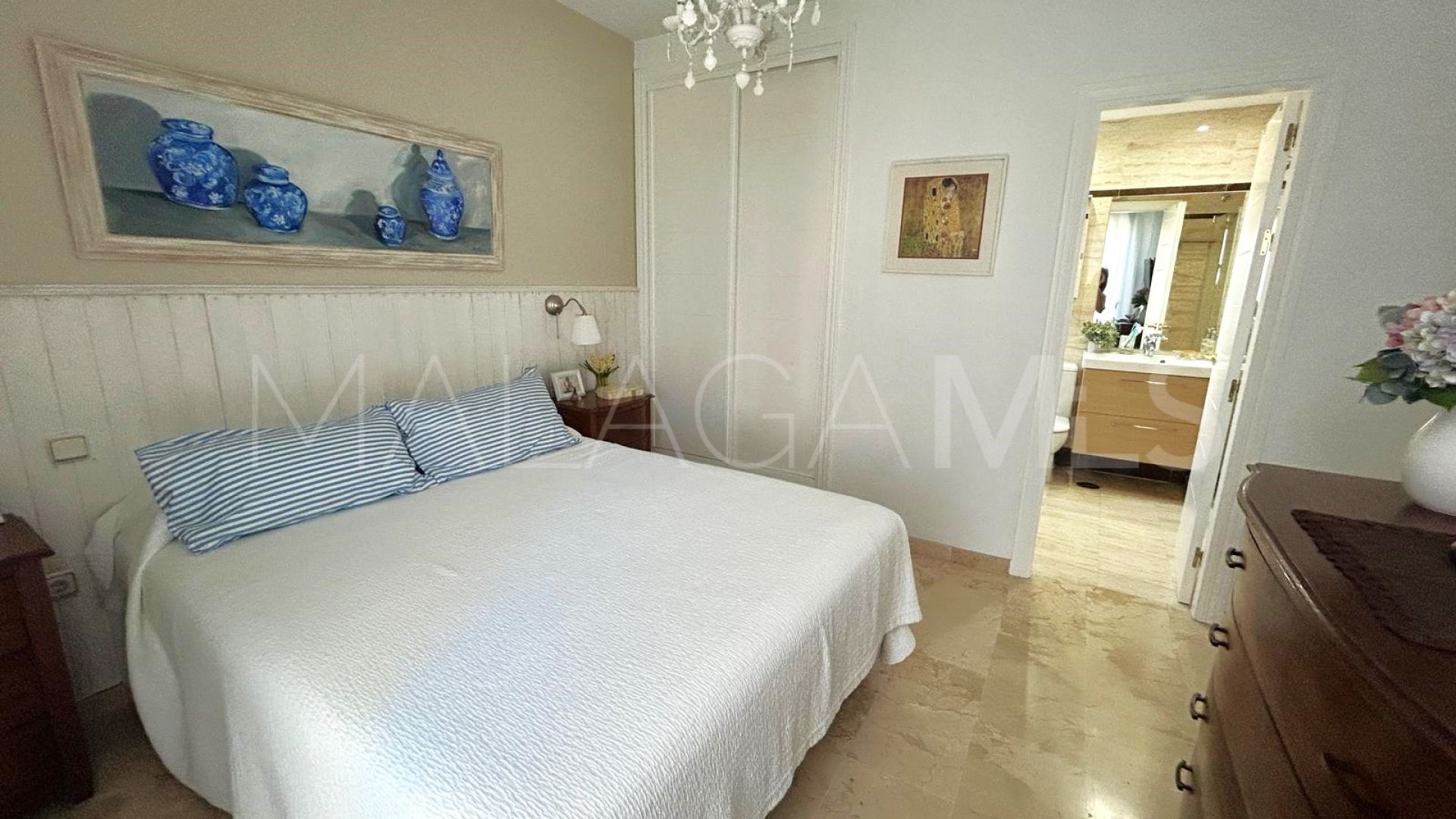 2 bedrooms apartment in Estepona Puerto for sale