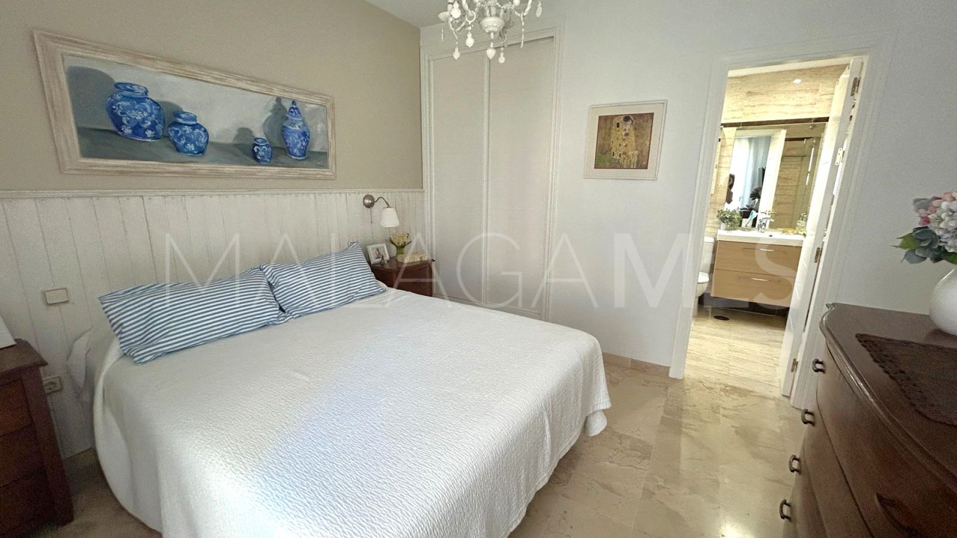 2 bedrooms apartment in Estepona Puerto for sale