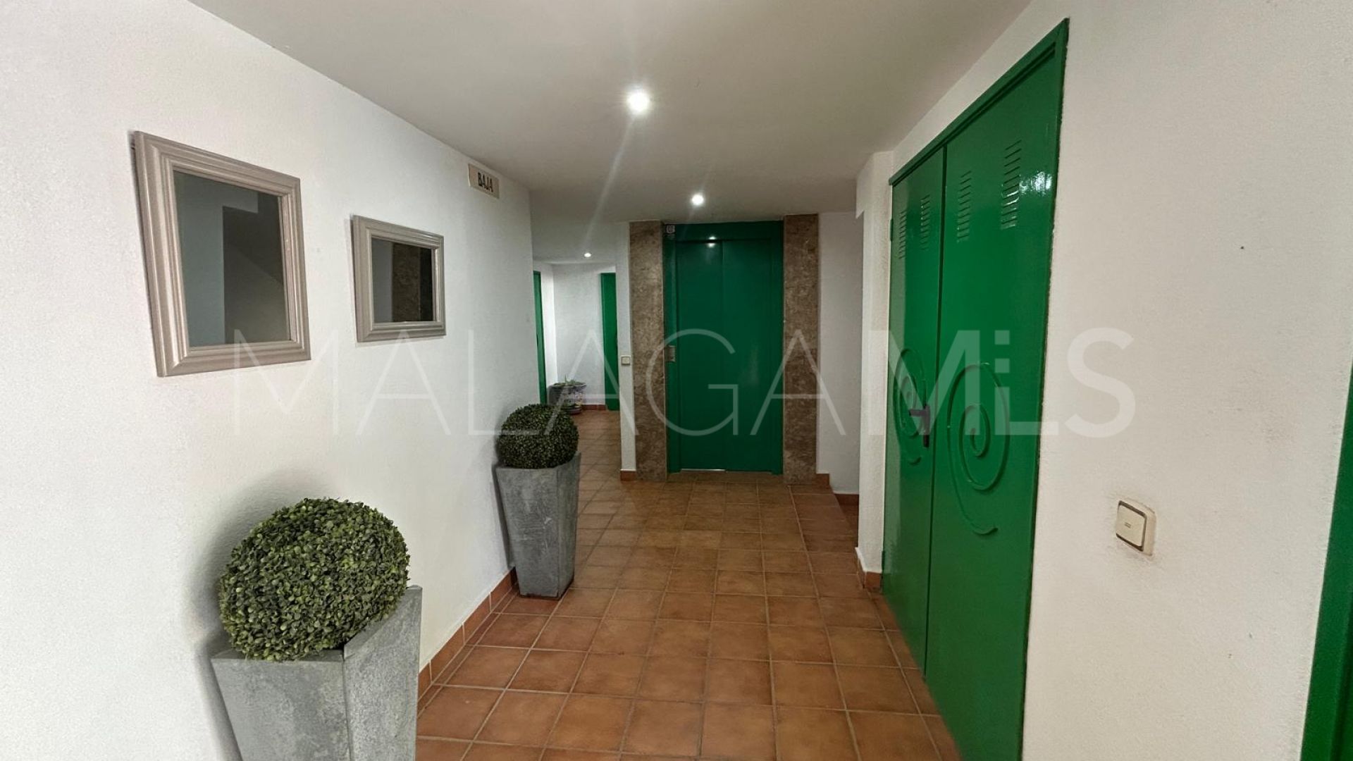 2 bedrooms apartment in Estepona Puerto for sale