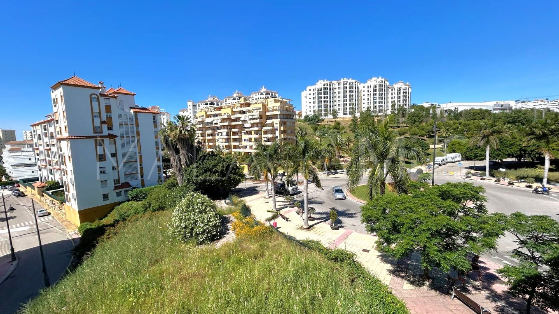 2 bedrooms apartment in Estepona Puerto for sale