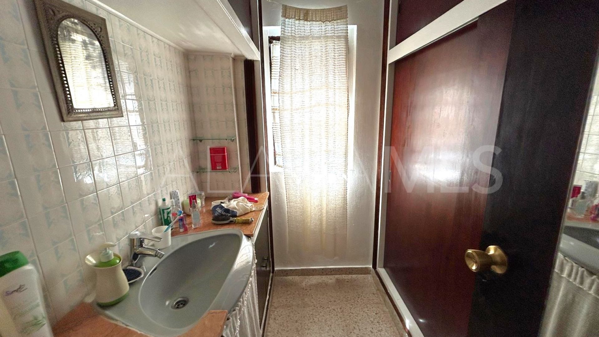 Lägenhet for sale in Estepona Puerto
