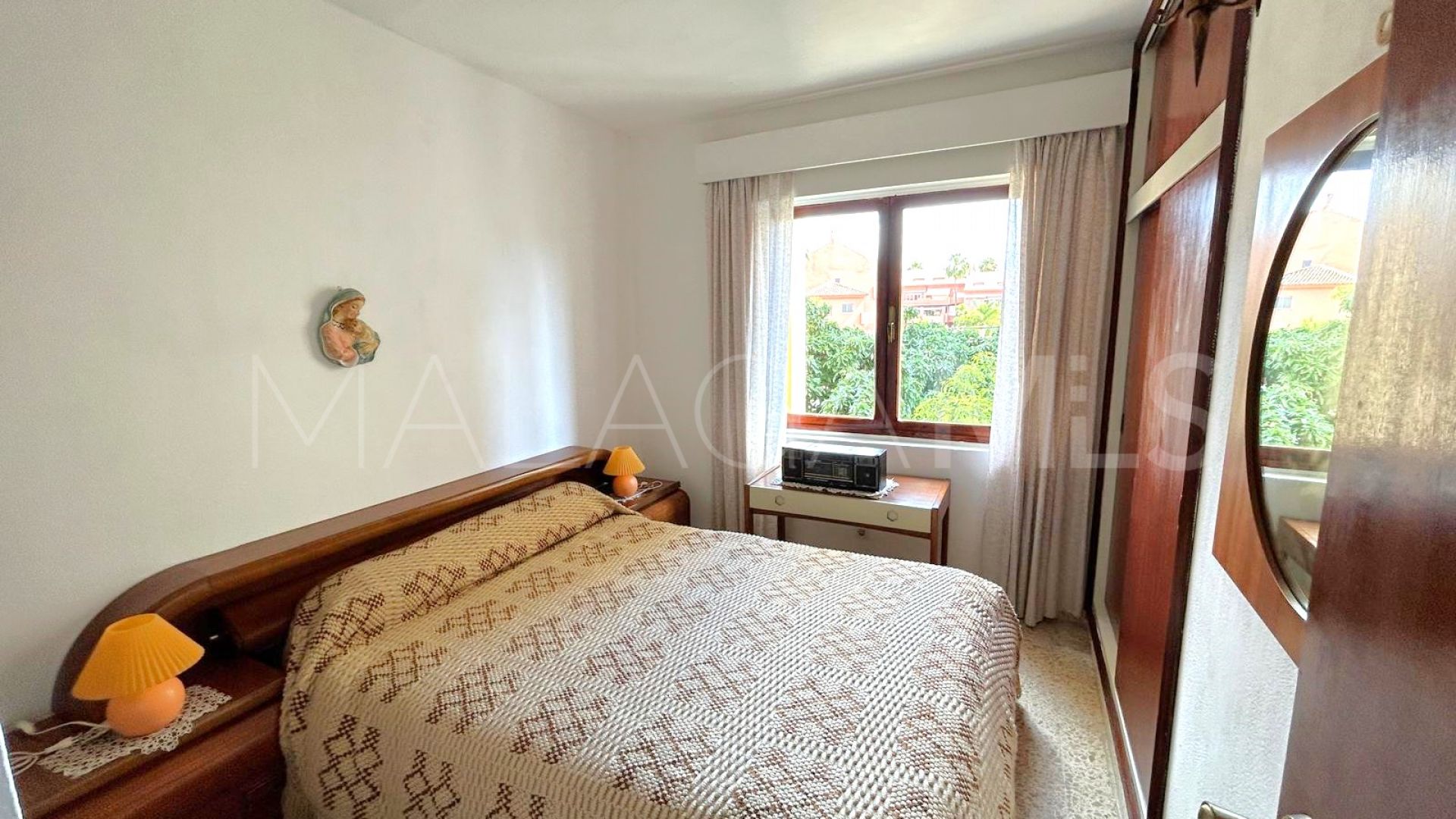 Lägenhet for sale in Estepona Puerto