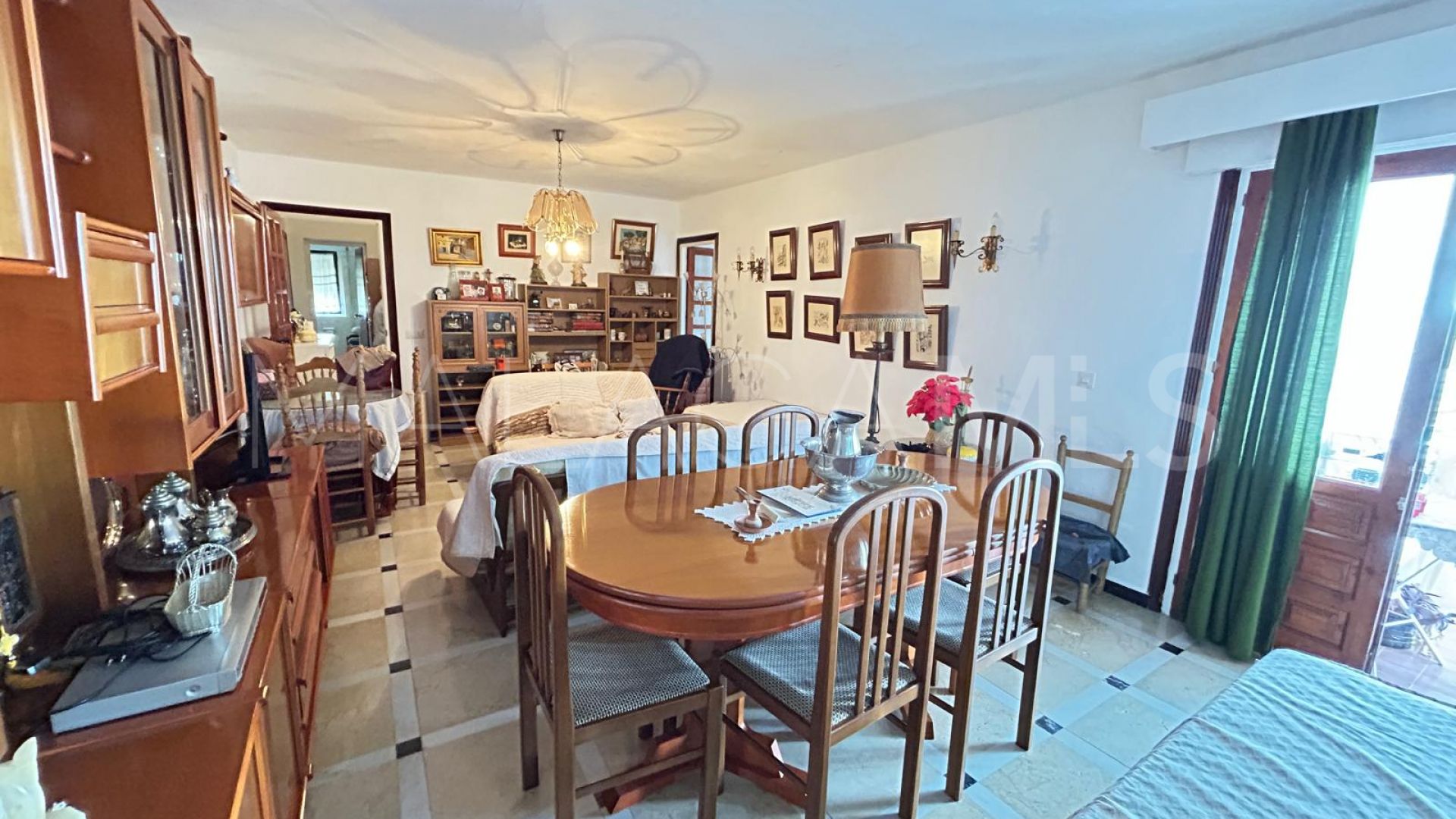 Lägenhet for sale in Estepona Puerto