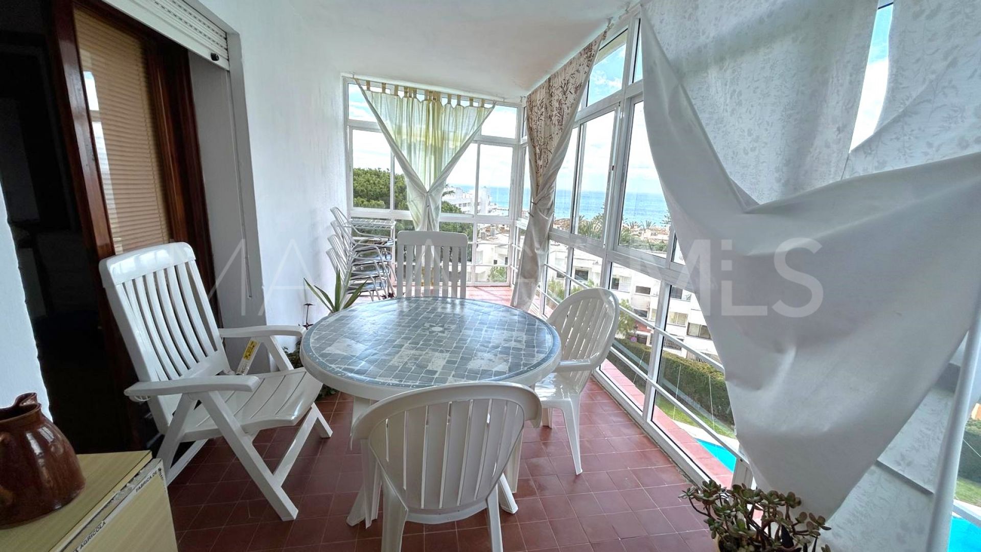 Lägenhet for sale in Estepona Puerto