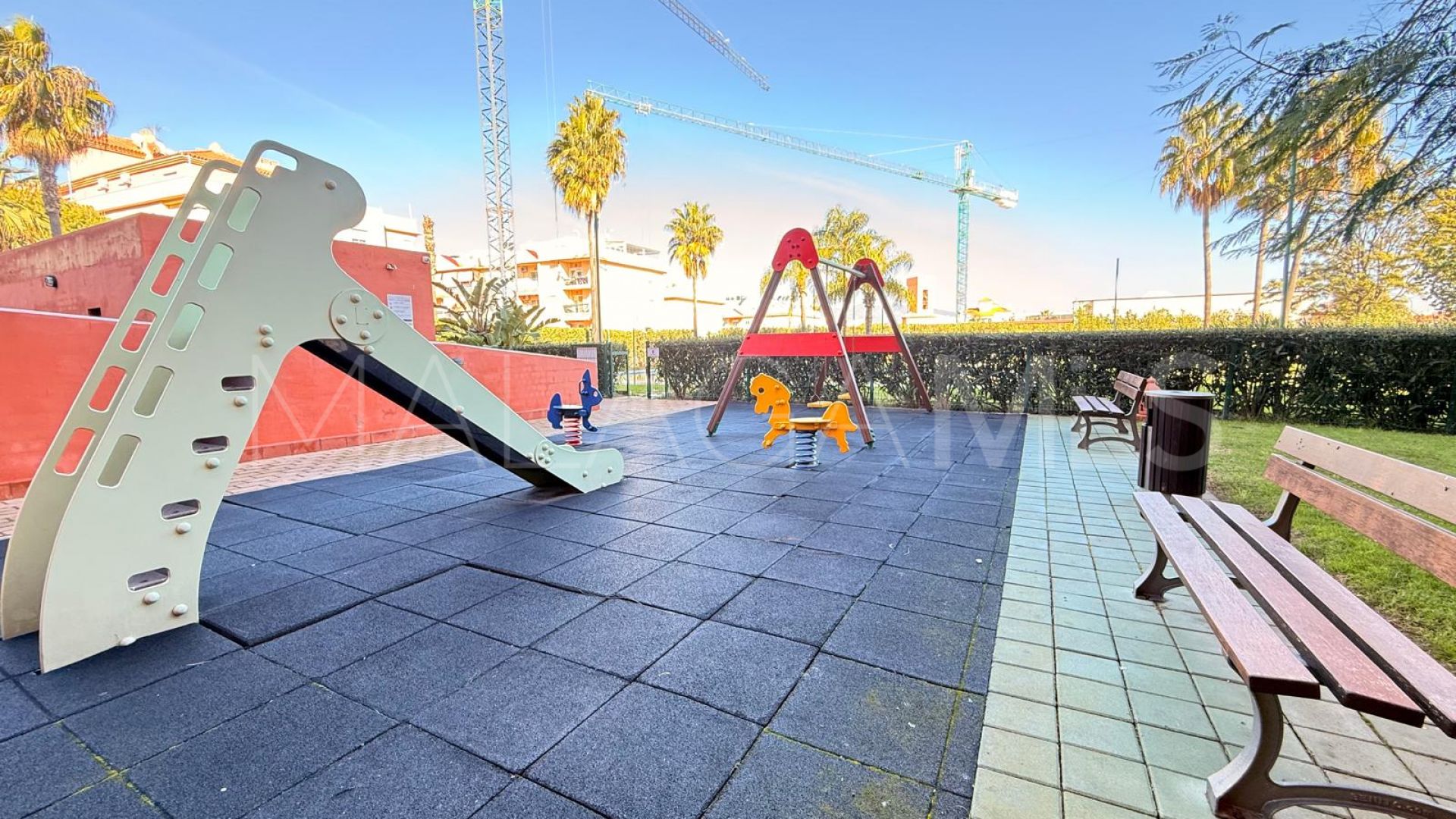 Erdgeschosswohnung for sale in Estepona Stadt