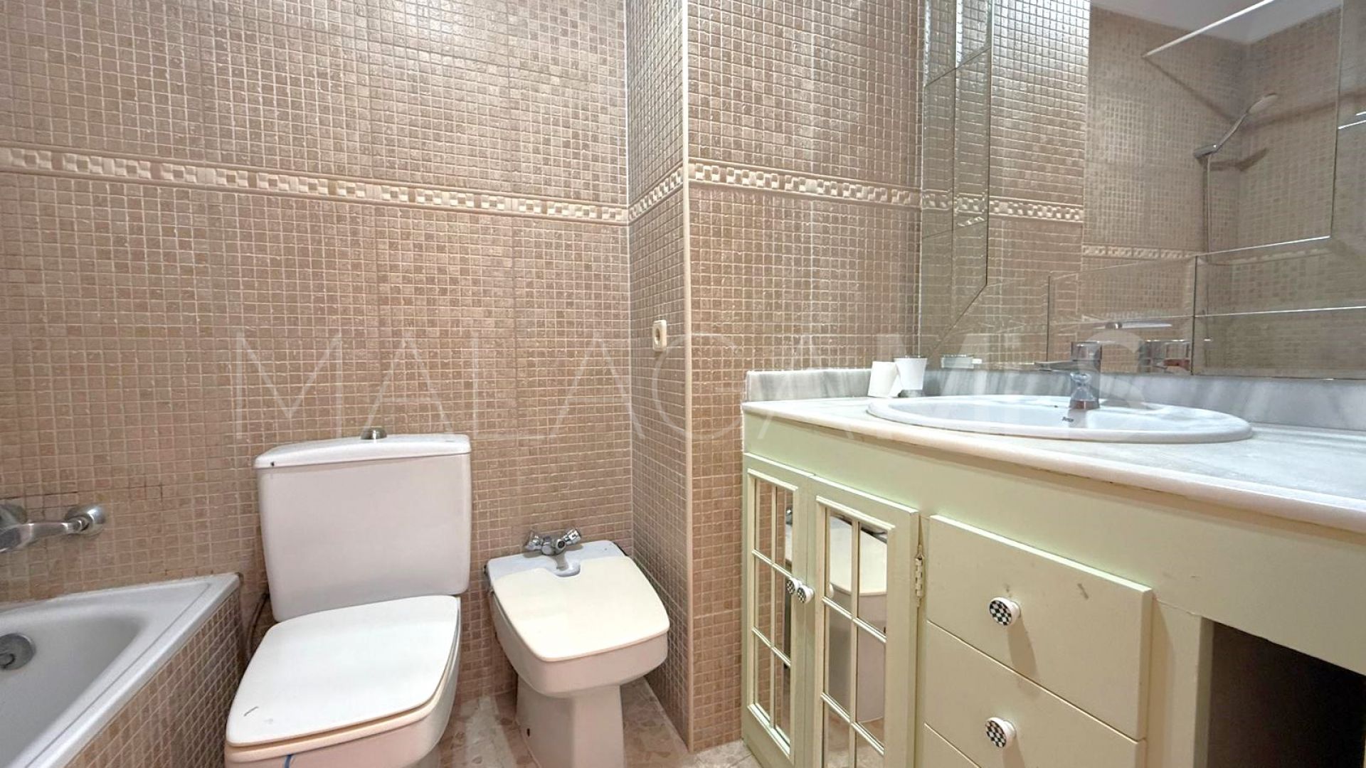 For sale building in Estepona Town