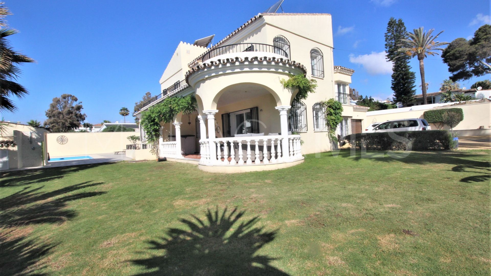Buy villa in Don Pedro de 5 bedrooms