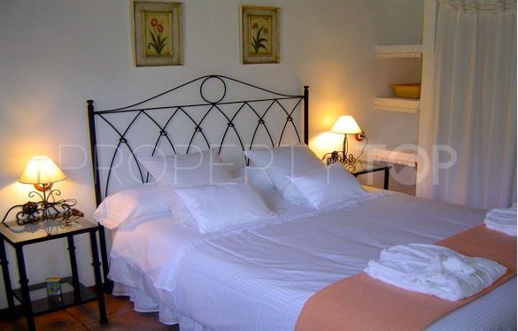 Villa de 14 dormitorios en venta en Almonaster la Real