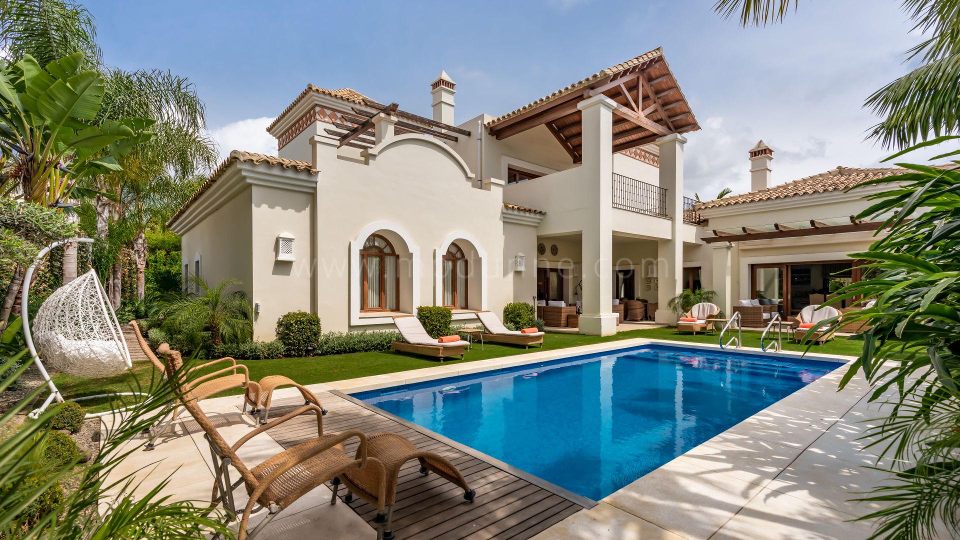 Six-bedroom Villa in Casablanca within 500 meters from the Beach
