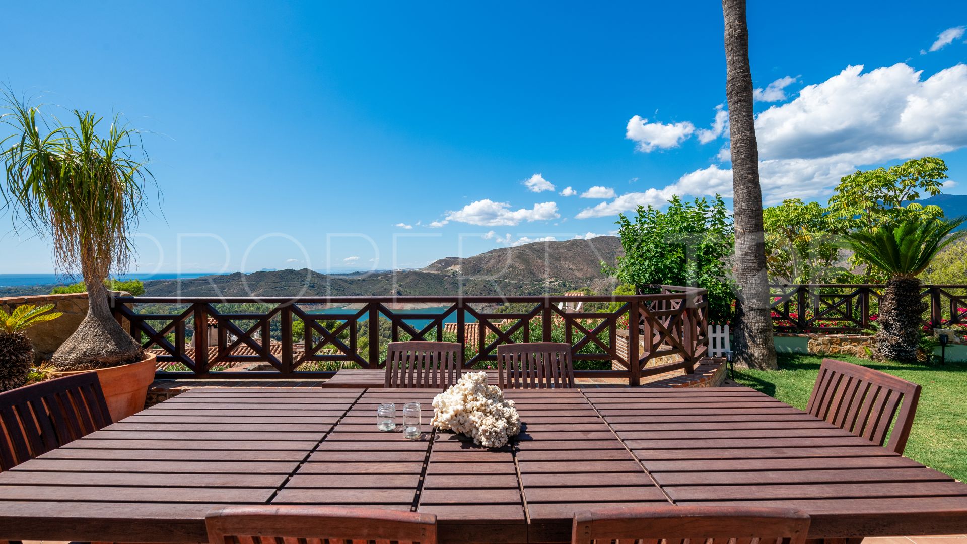 For sale villa in Cerros del Lago