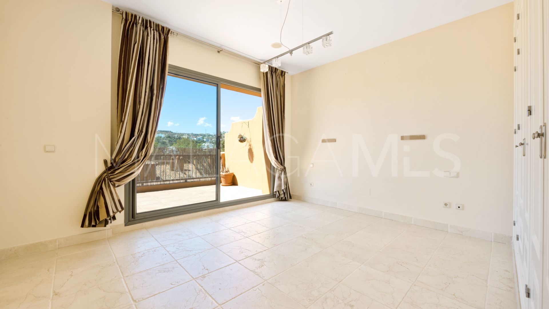 For sale penthouse in Benatalaya