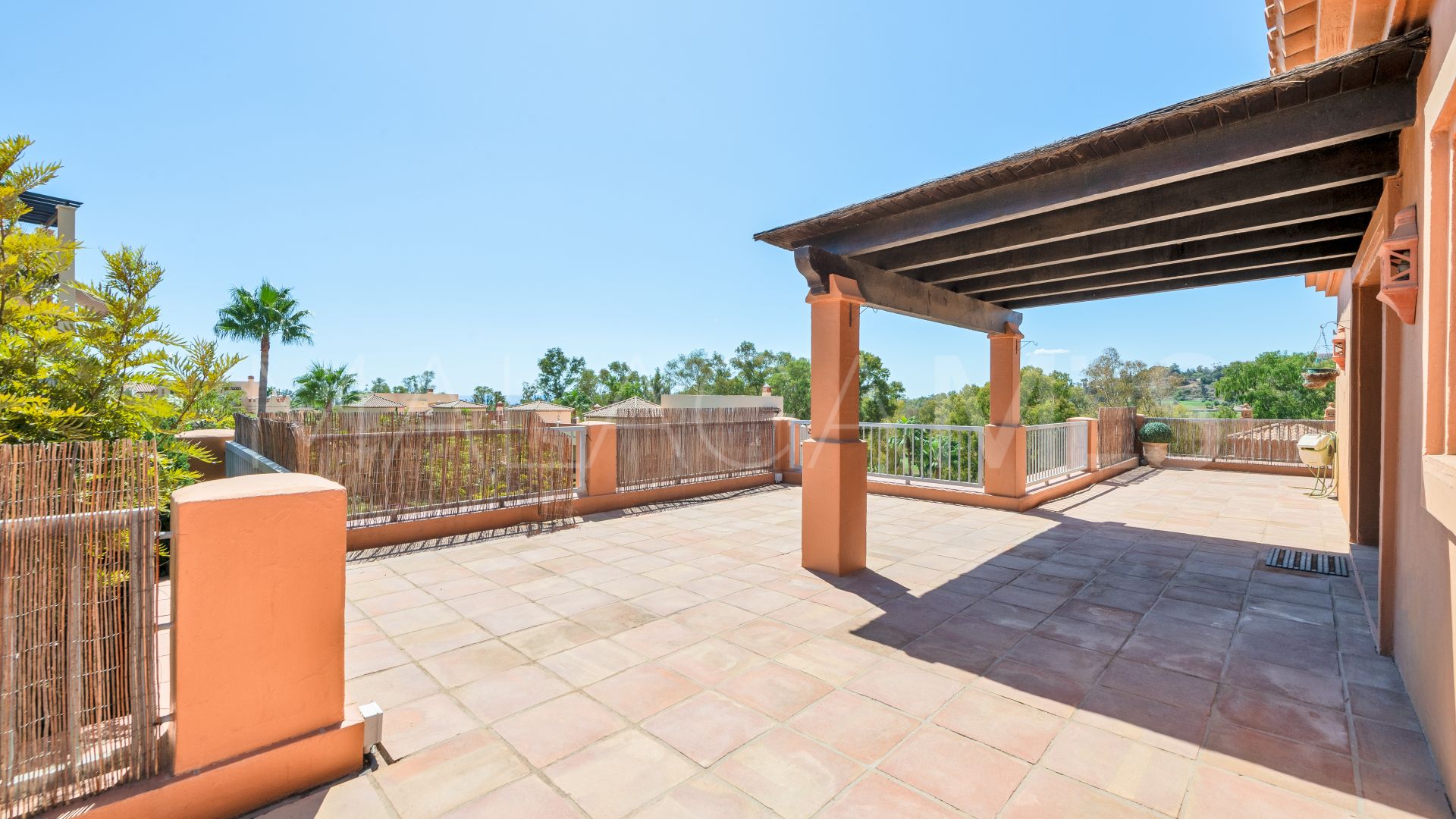 For sale penthouse in Benatalaya