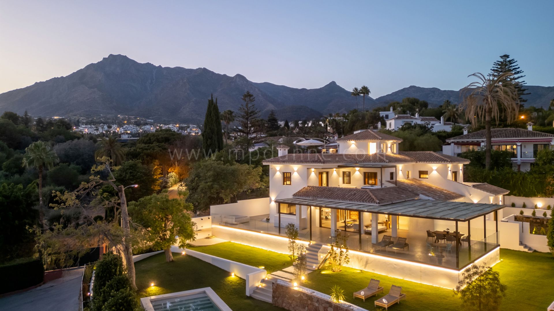 Modern Villa, Mountain Views in Marbella Golden Mile