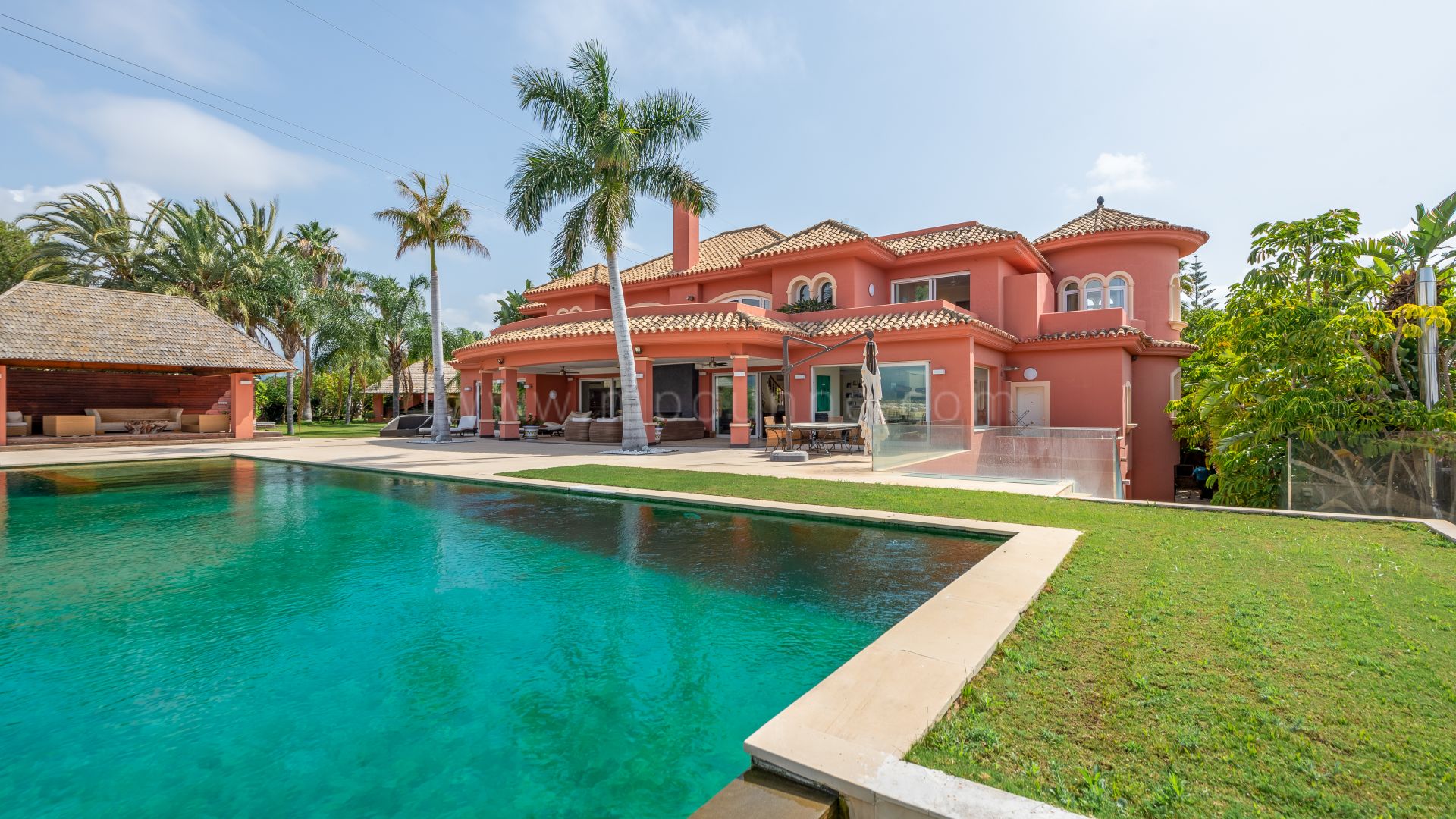 Villa classique à El Paraiso avec vue sur la mer