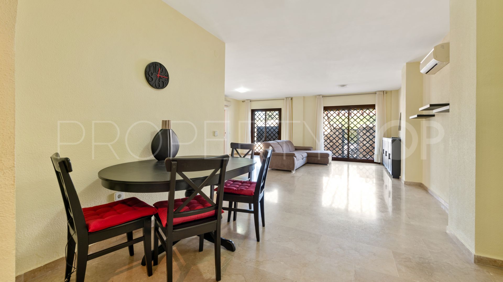 Ground floor apartment for sale in Coto Real