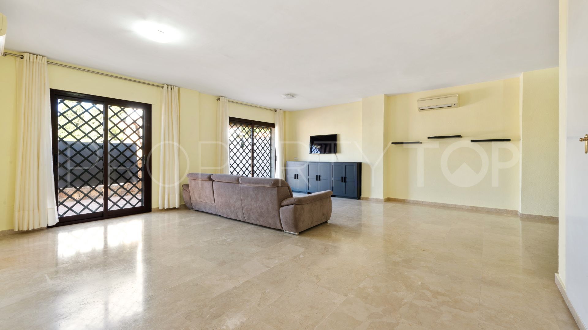 Ground floor apartment for sale in Coto Real