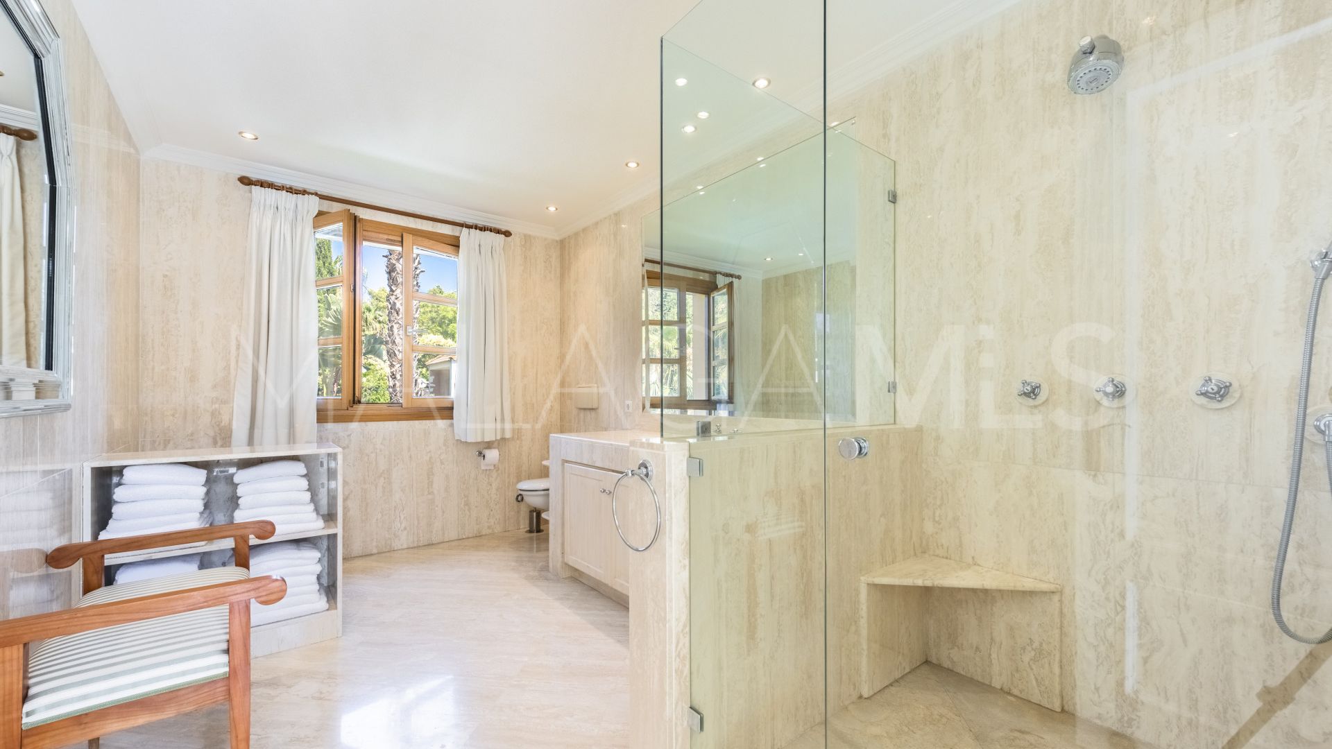 Villa for sale in Las Brisas