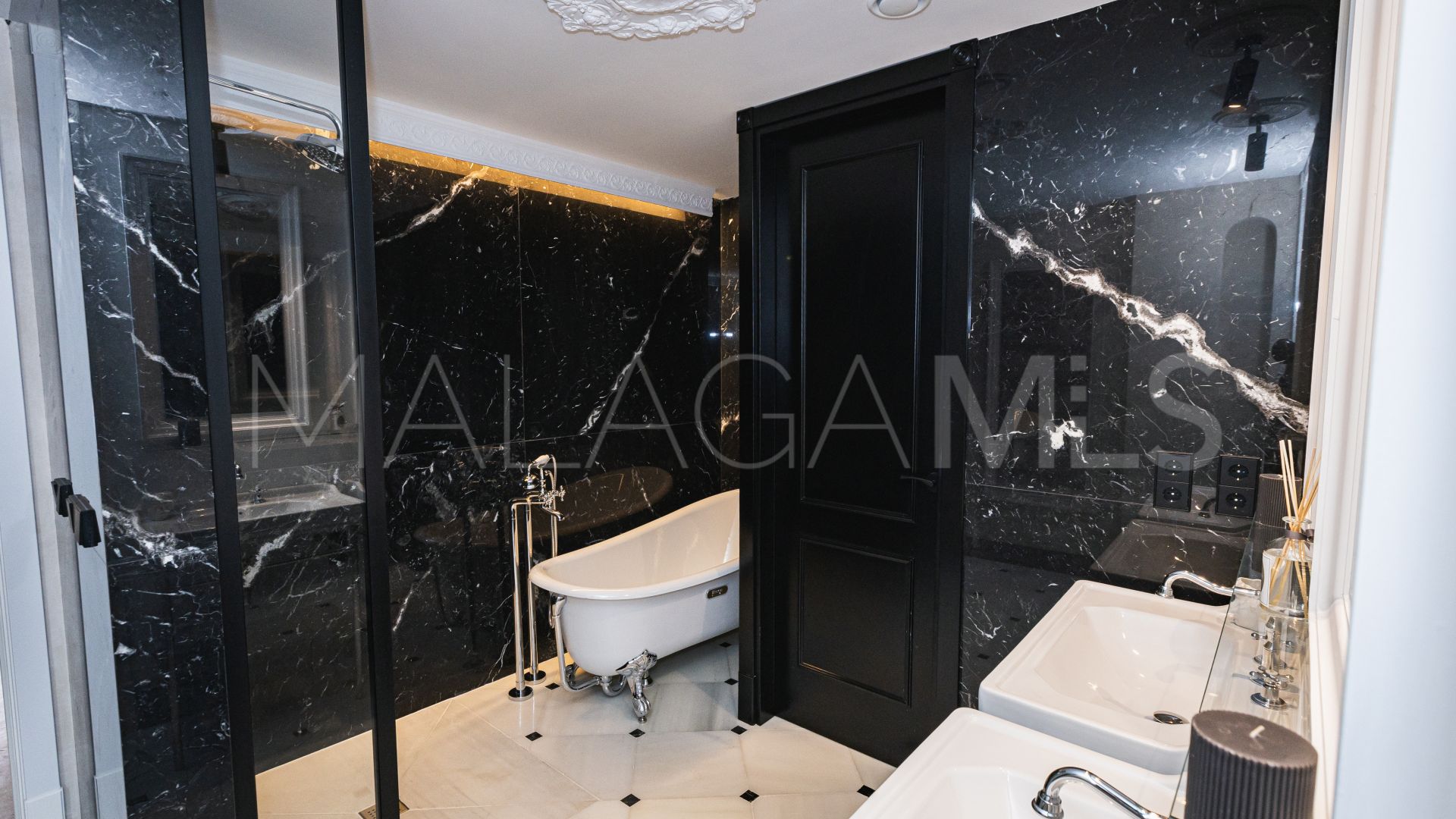 For sale Puente Romano ground floor apartment