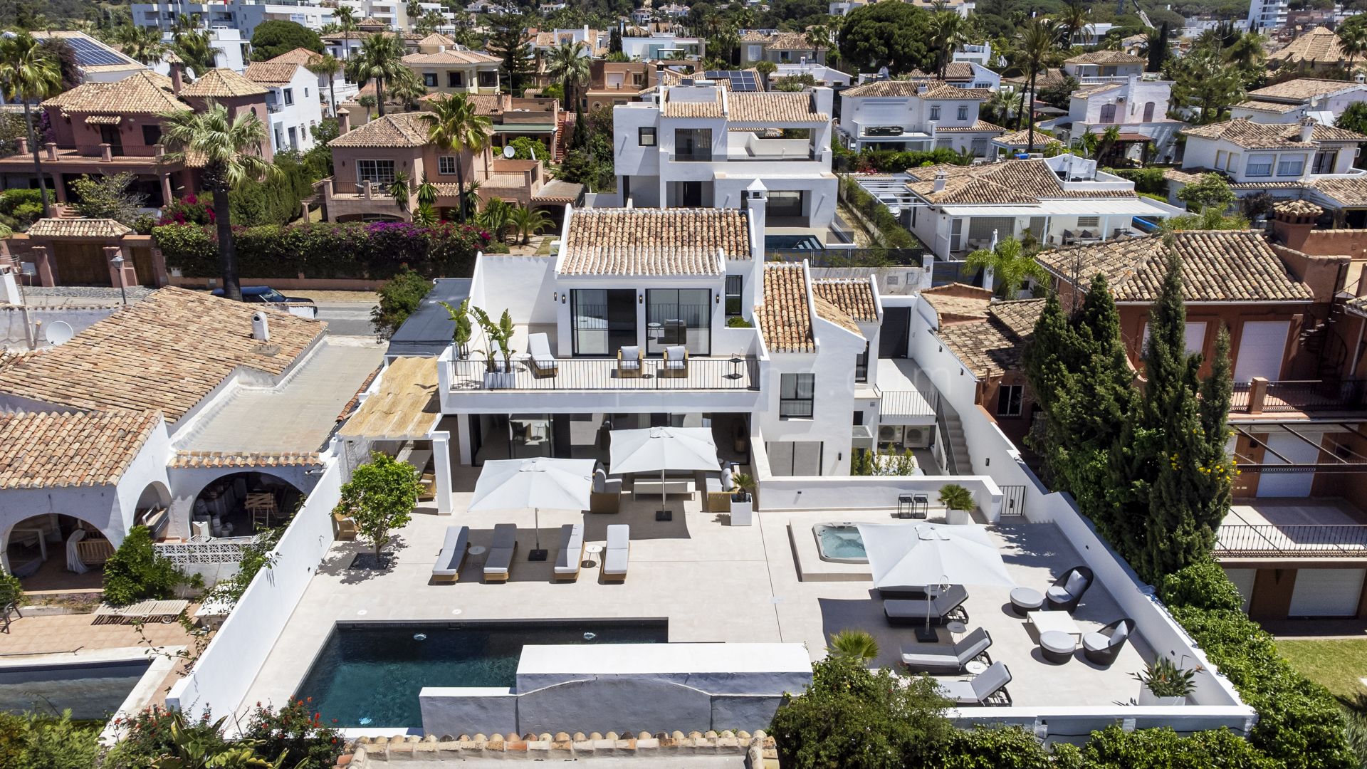 Luxury Renovated Villa in Marbella with Beachfront Access and Modern Amenities